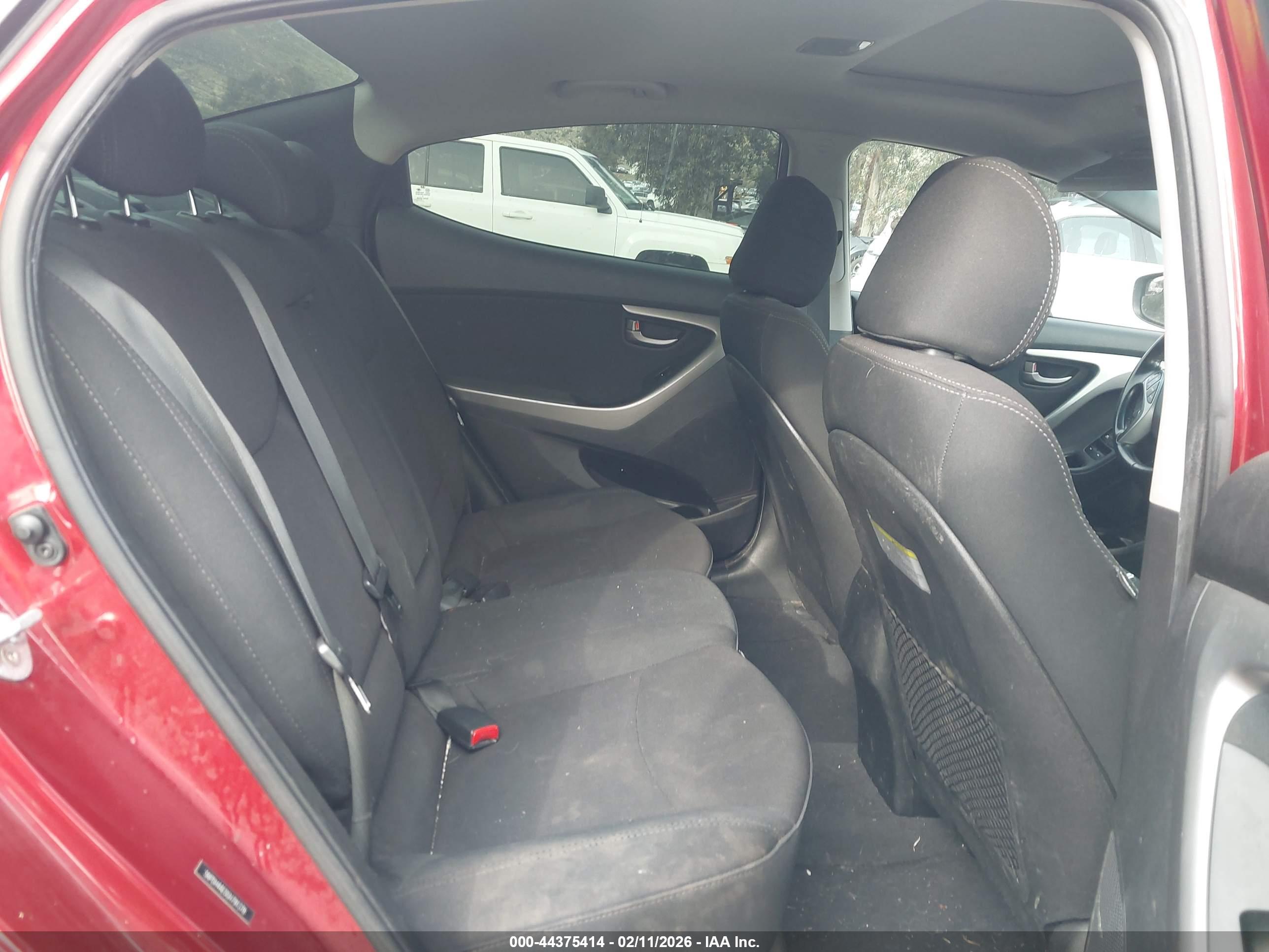 HYUNDAI ELANTRA image 8