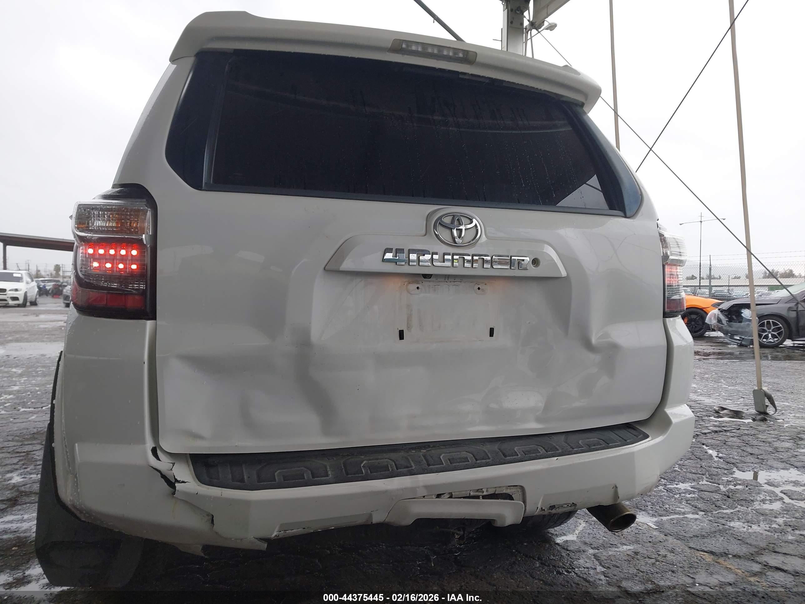 TOYOTA 4RUNNER image 6