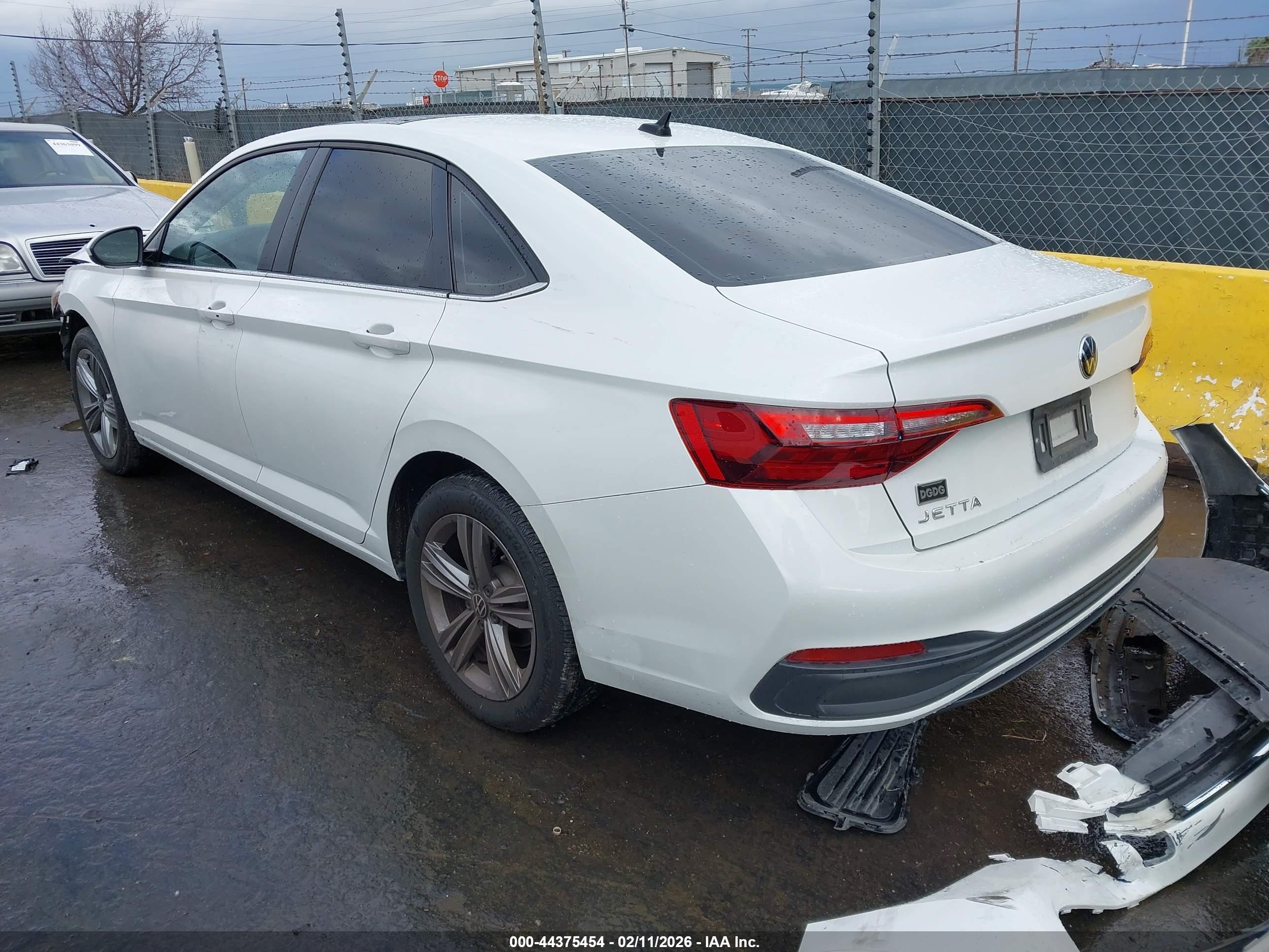 VOLKSWAGEN JETTA image 3