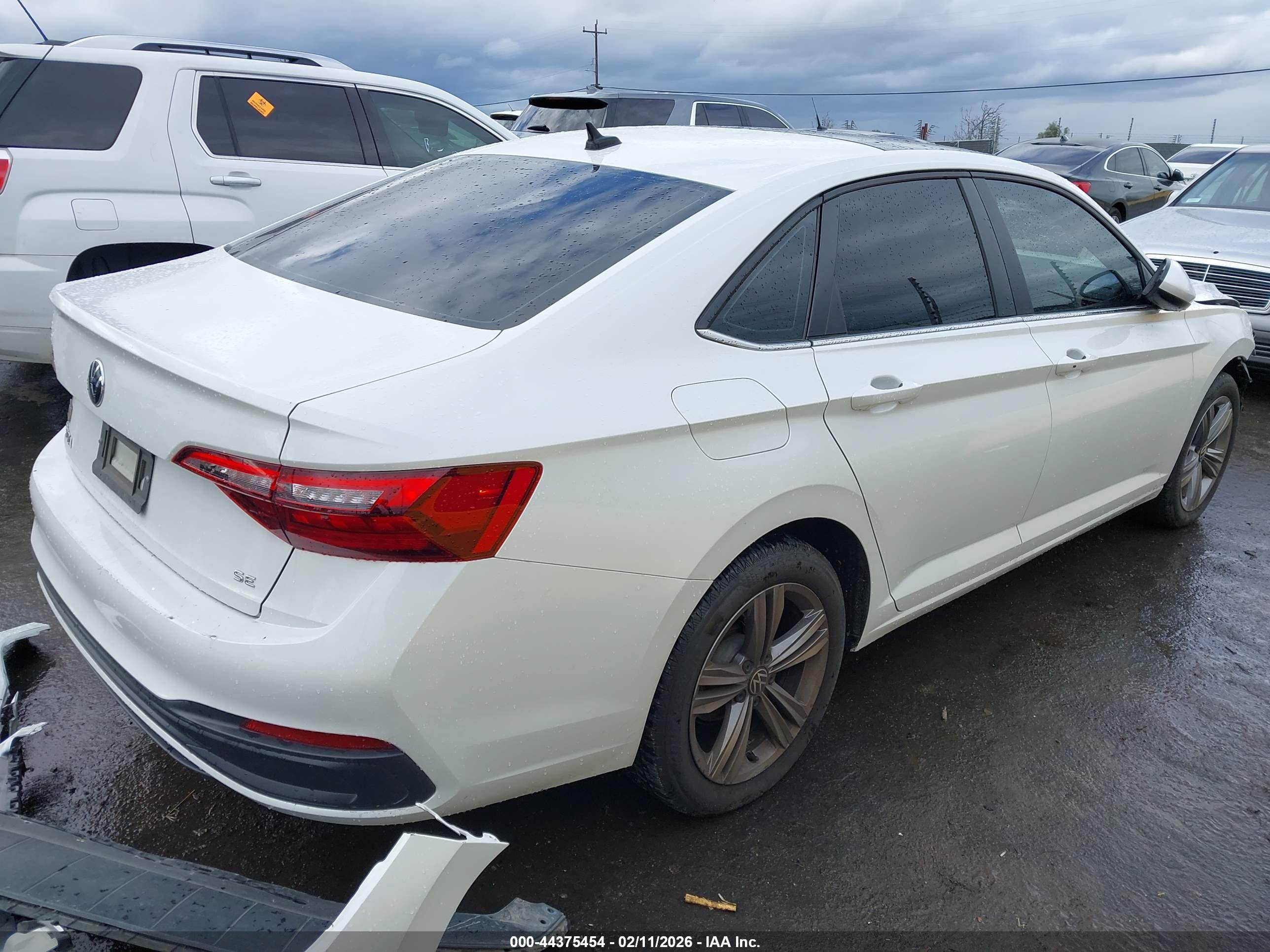 VOLKSWAGEN JETTA image 4