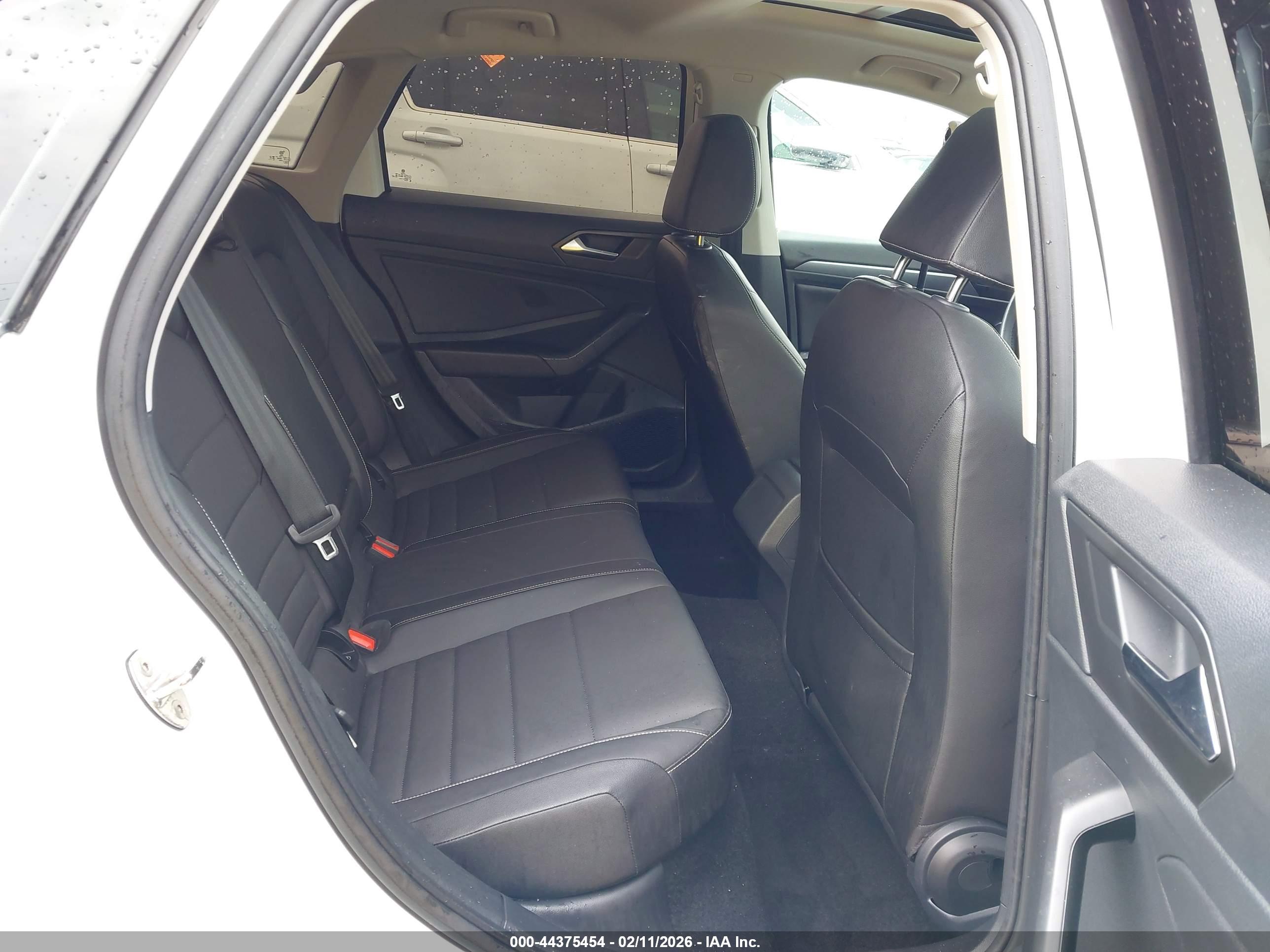 VOLKSWAGEN JETTA image 8