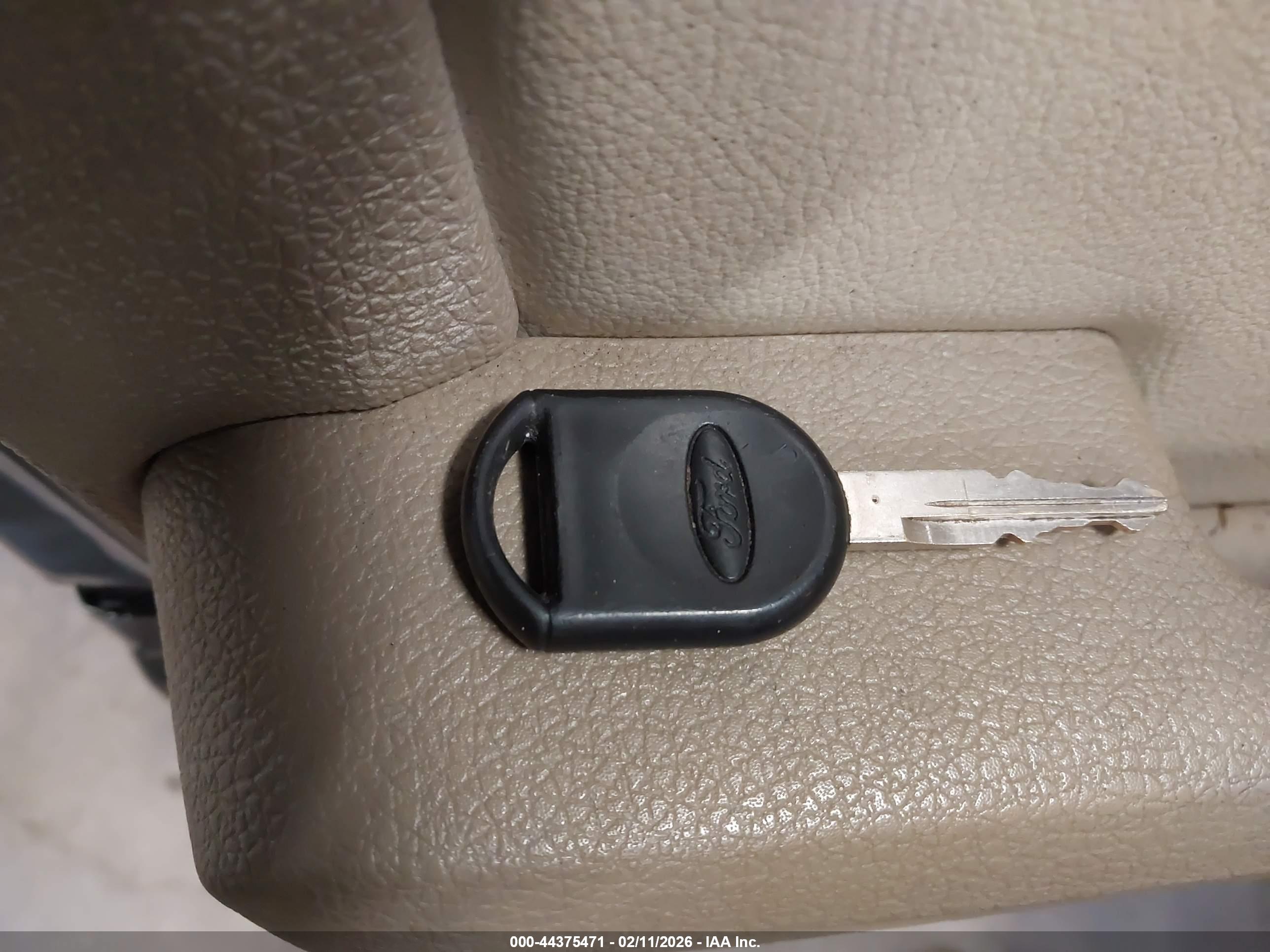 FORD EXPLORER image 11