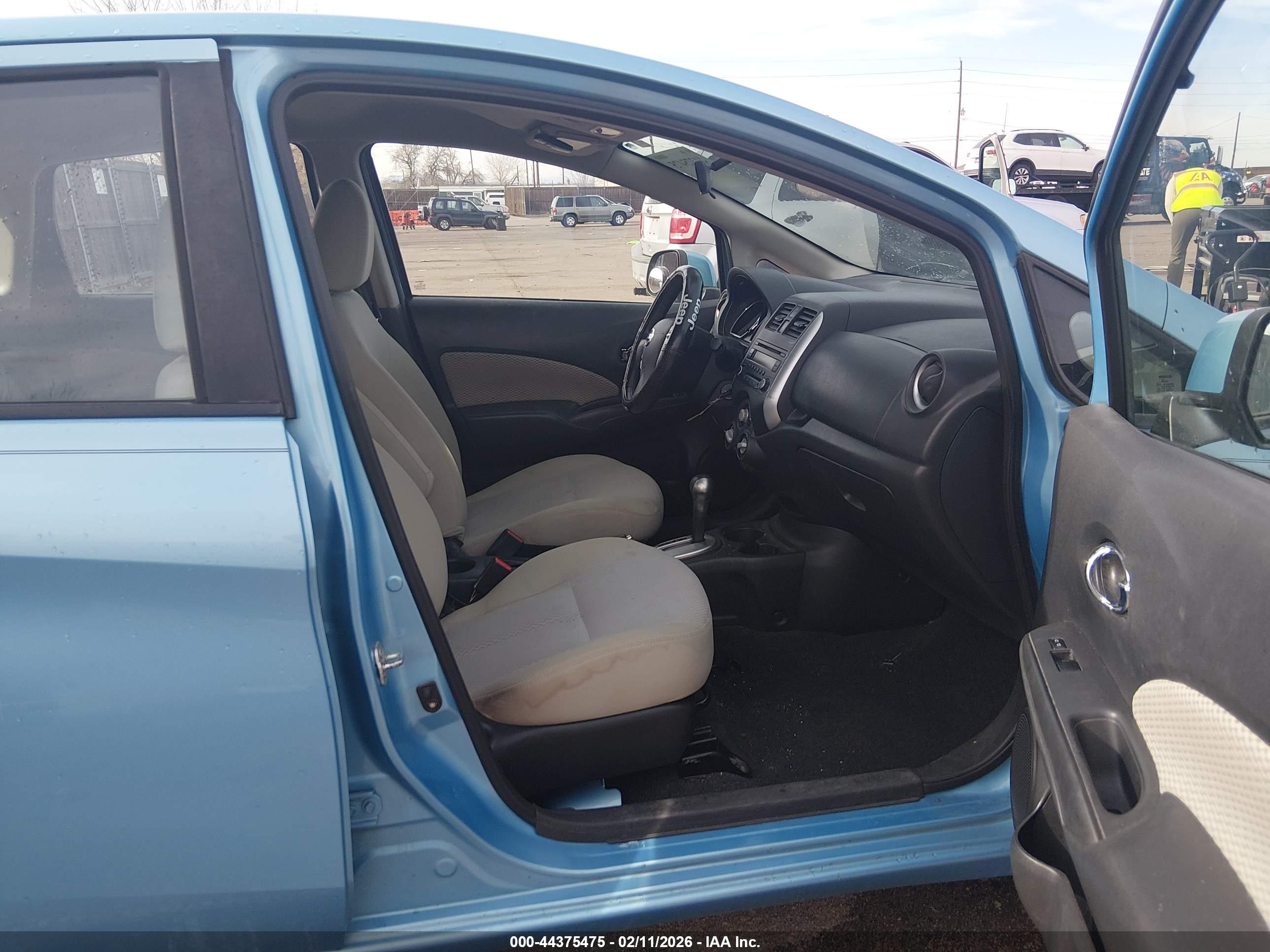 NISSAN VERSA image 5