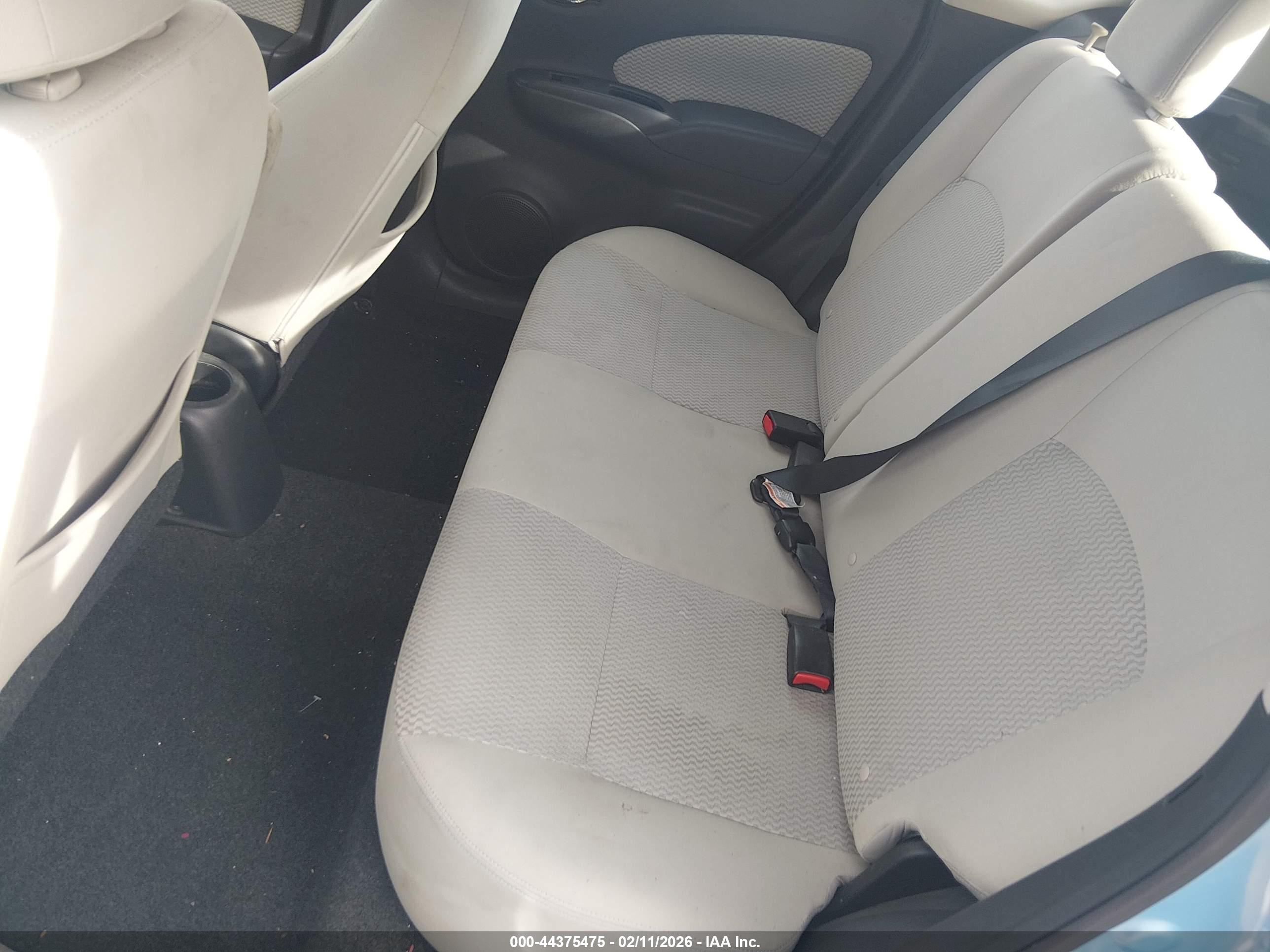 NISSAN VERSA image 8