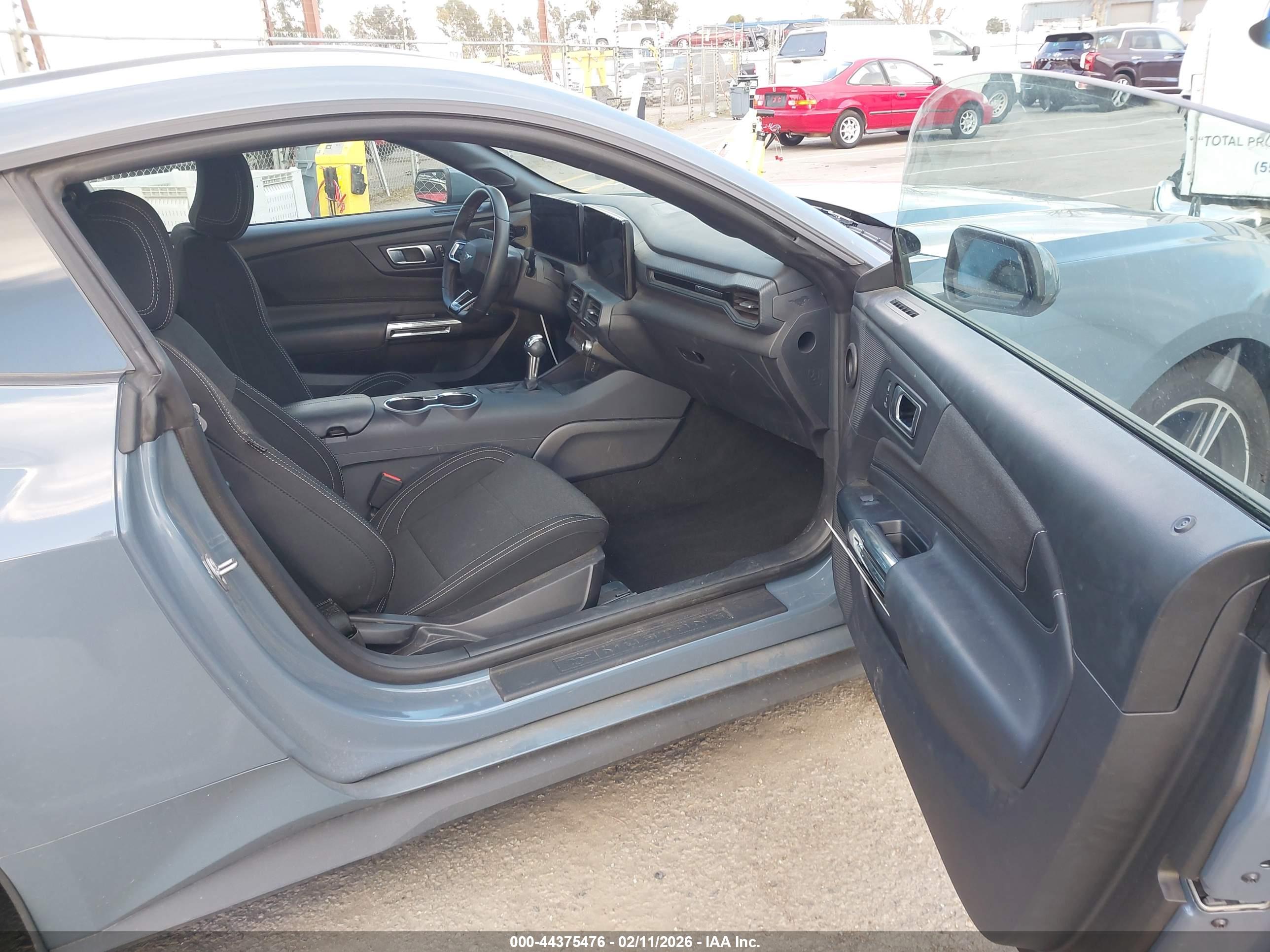 FORD MUSTANG image 5