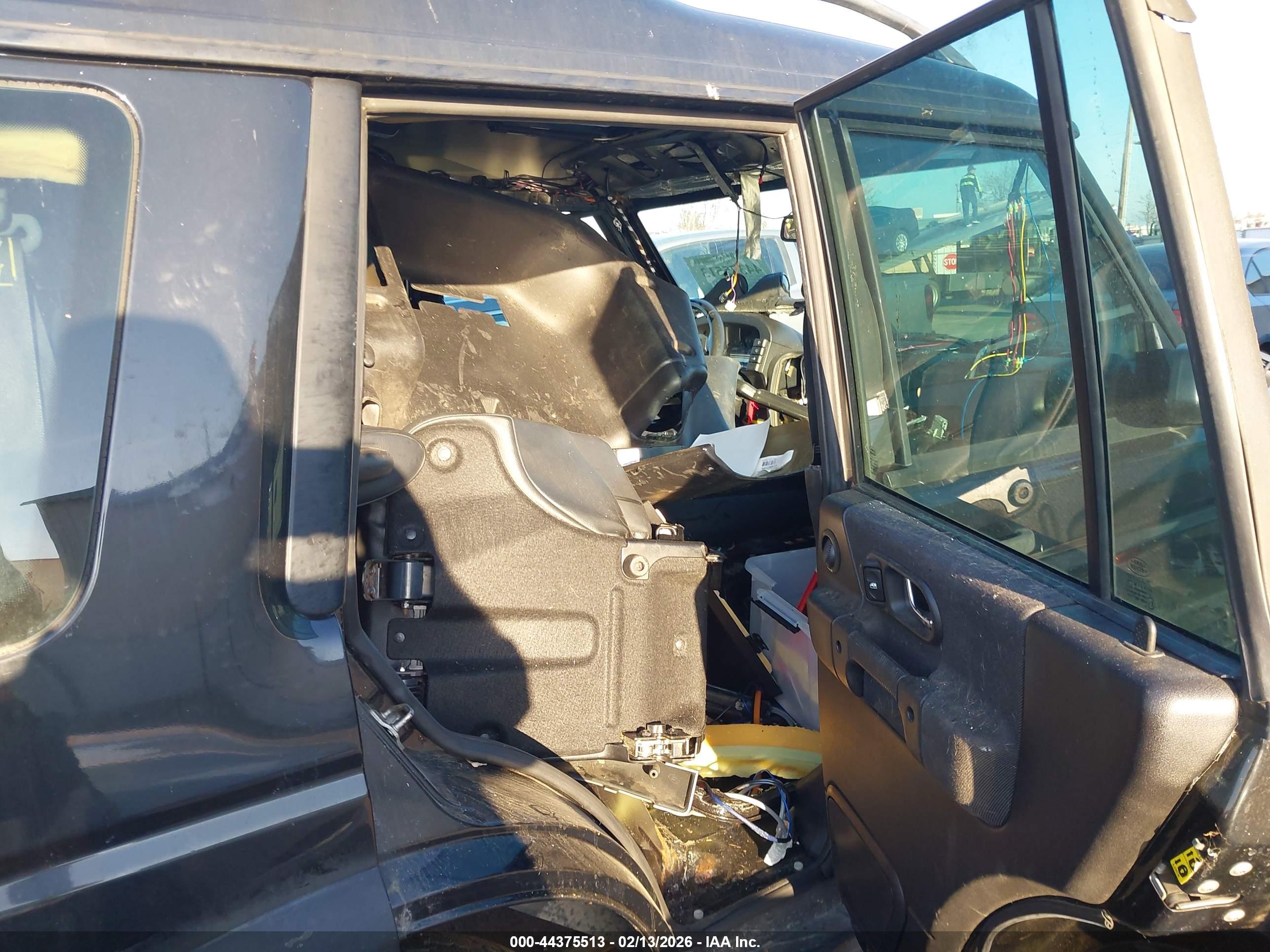 LAND ROVER image 8