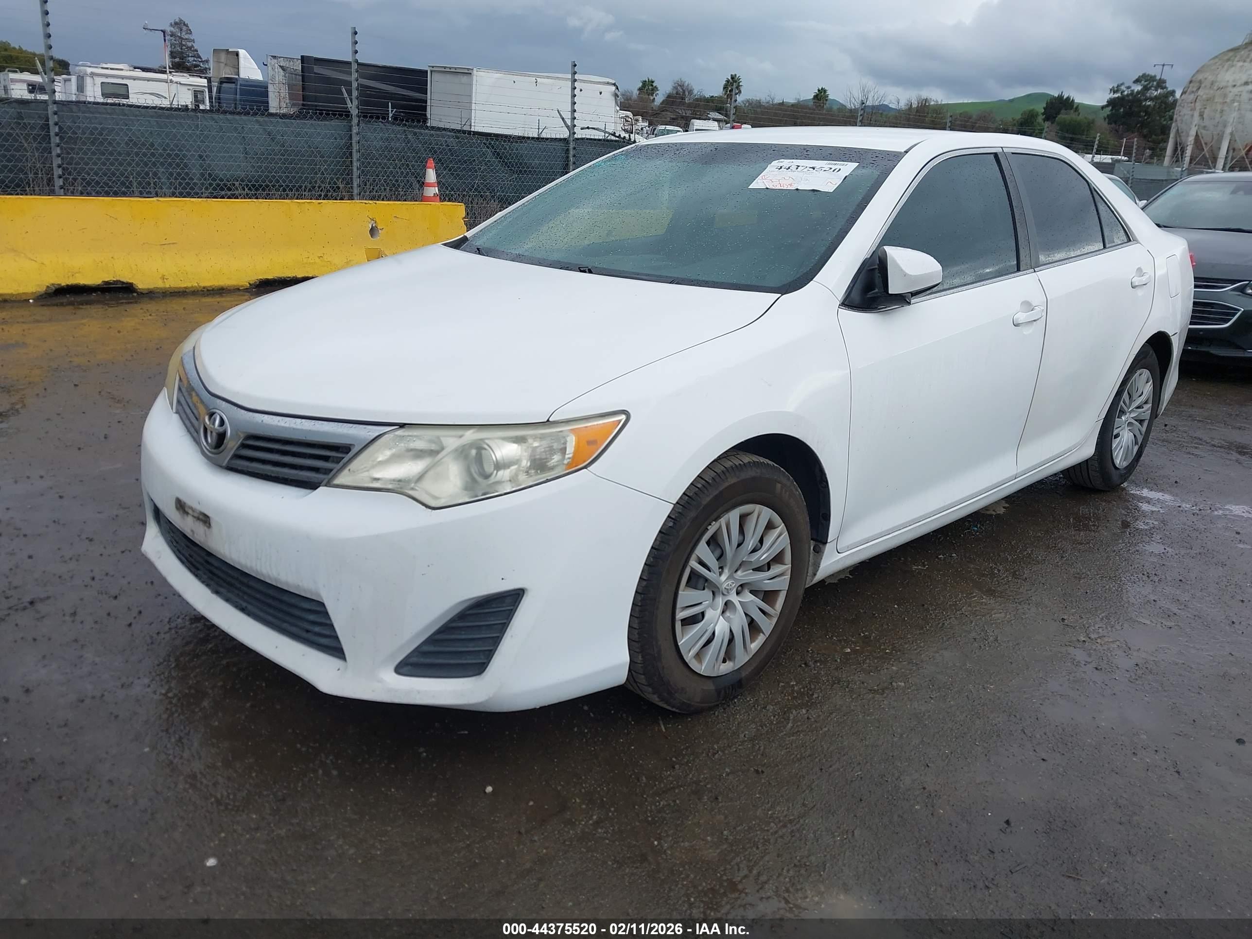 TOYOTA CAMRY image 2