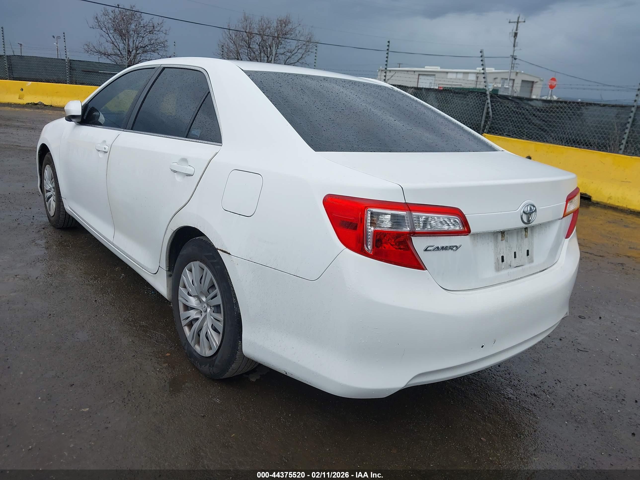TOYOTA CAMRY image 3