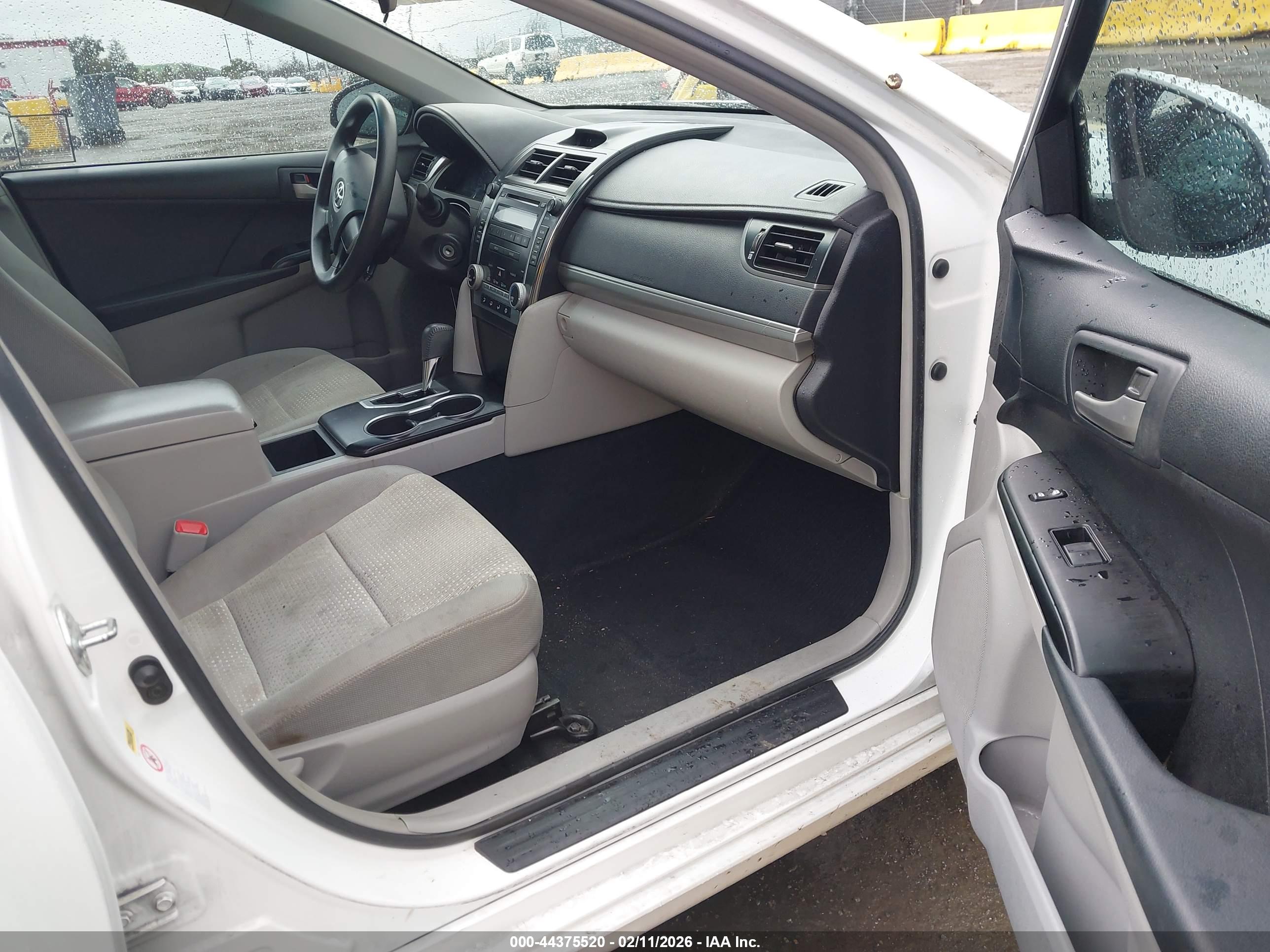 TOYOTA CAMRY image 5