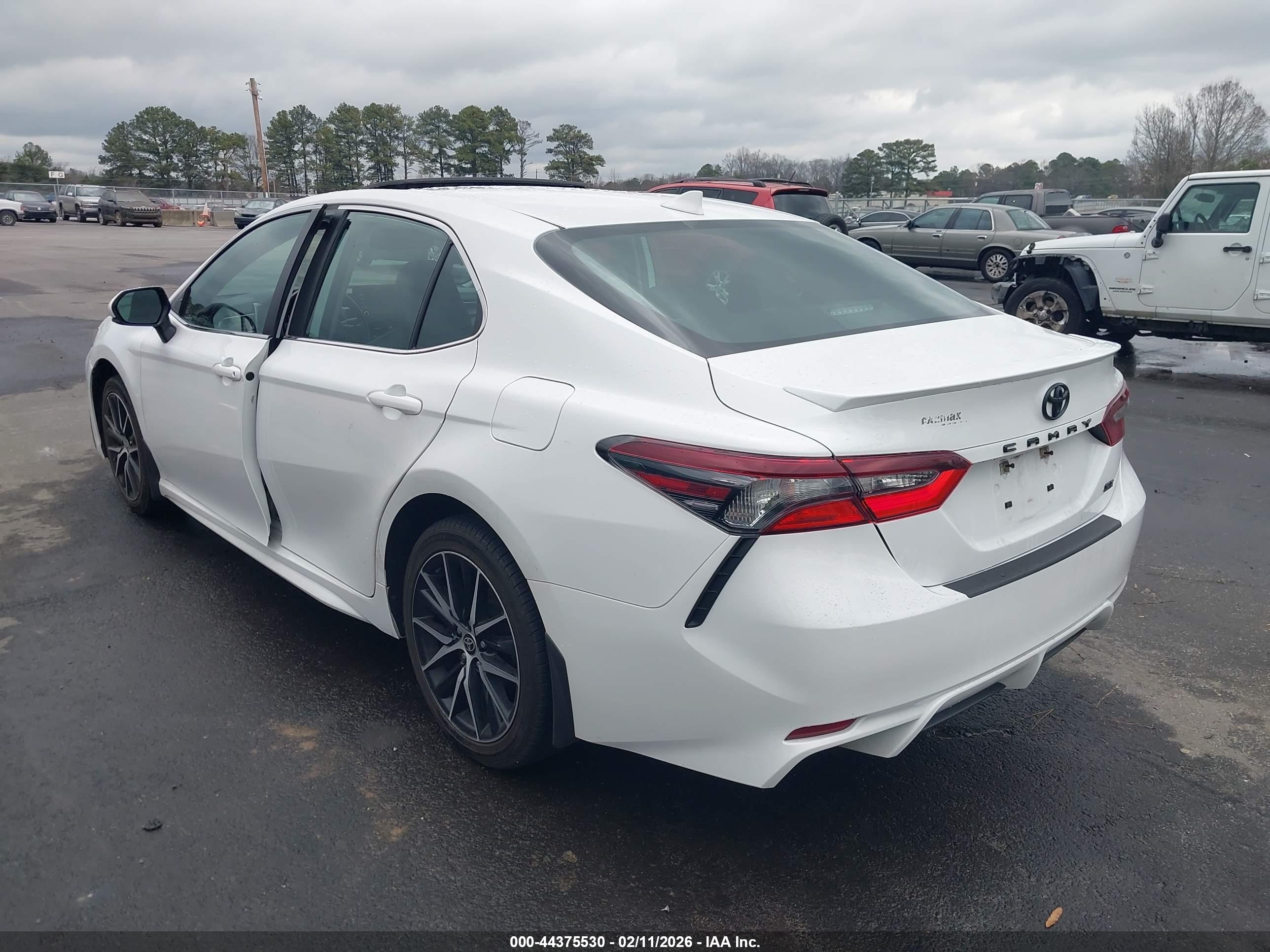 TOYOTA CAMRY image 3