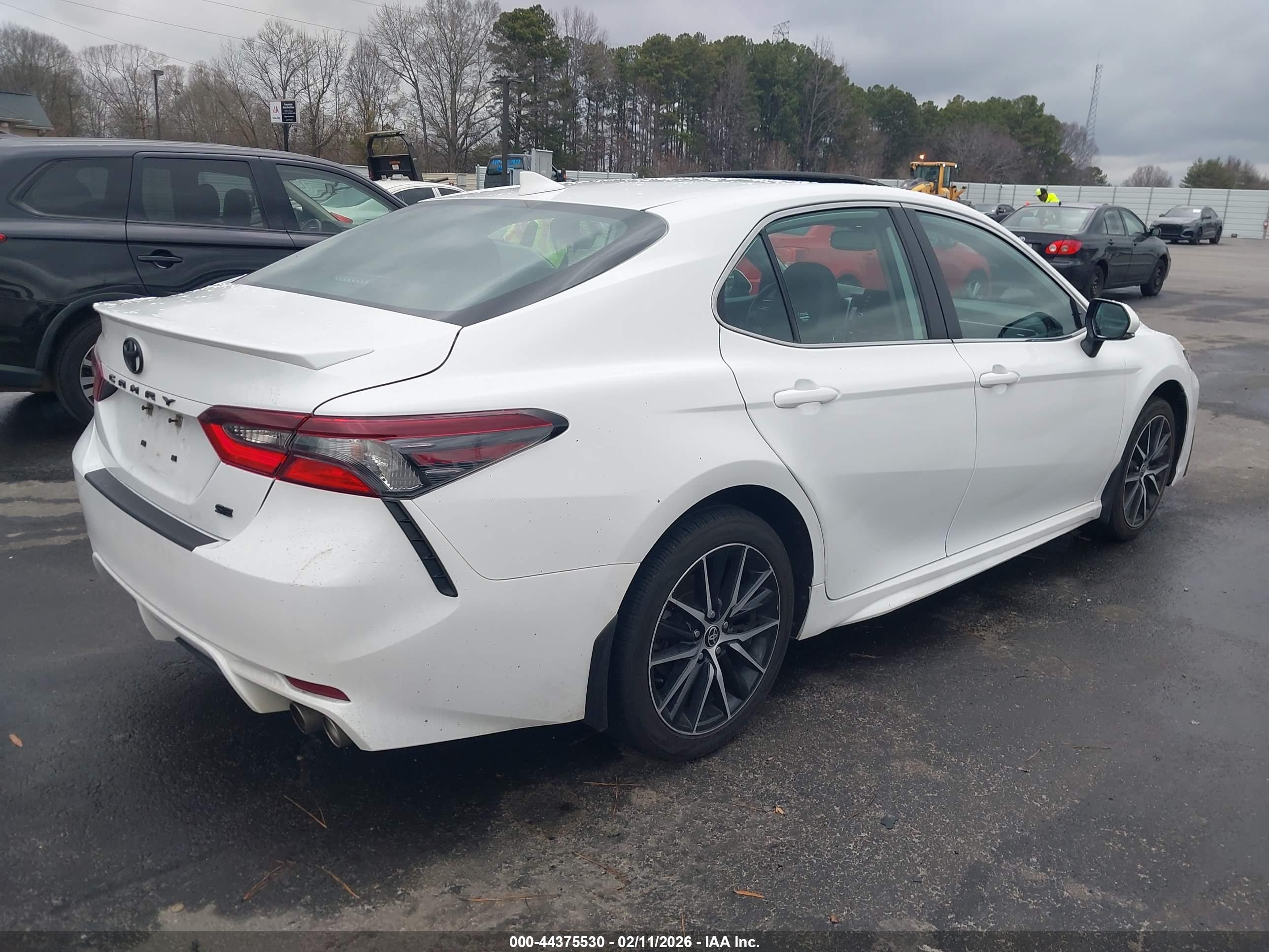 TOYOTA CAMRY image 4