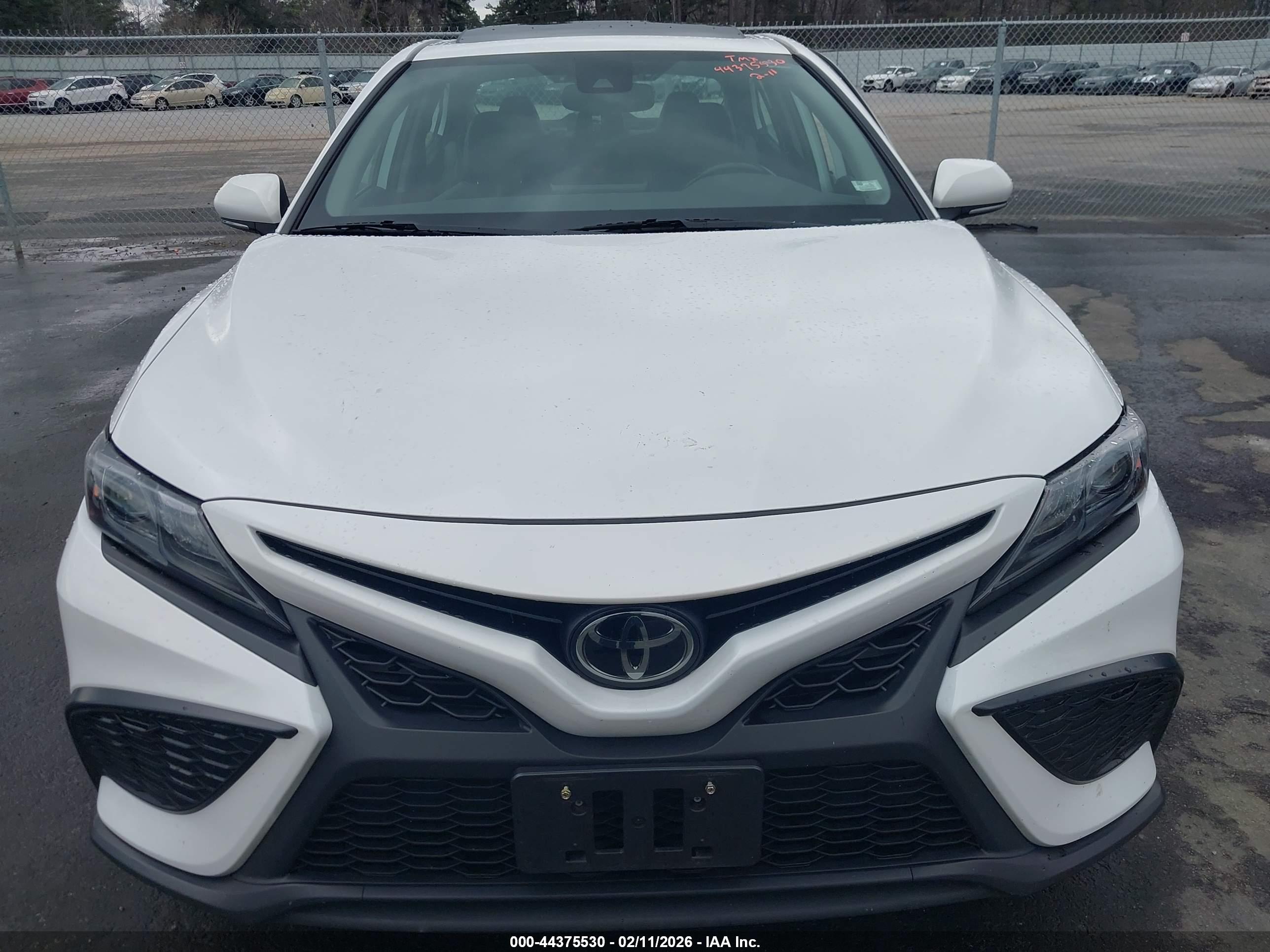 TOYOTA CAMRY image 6