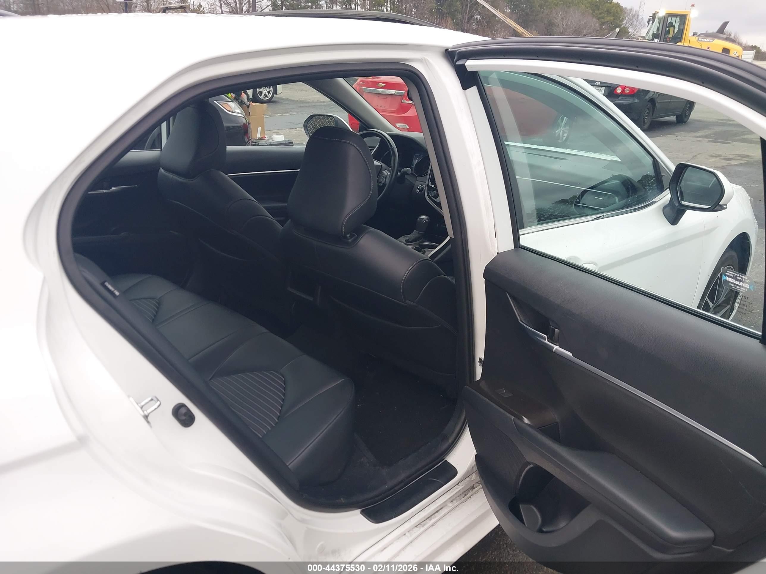 TOYOTA CAMRY image 8