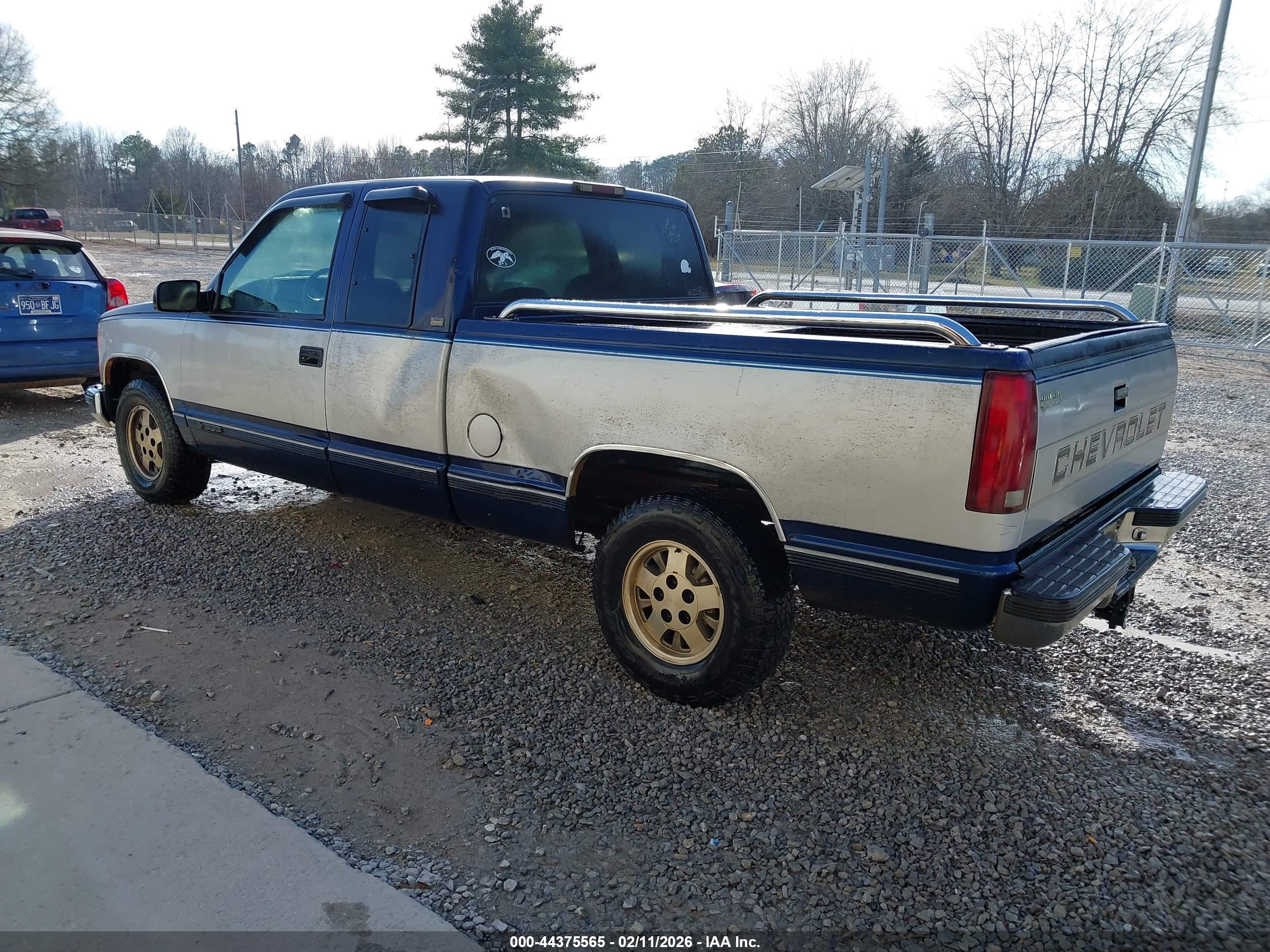 CHEVROLET GMT-400 image 3