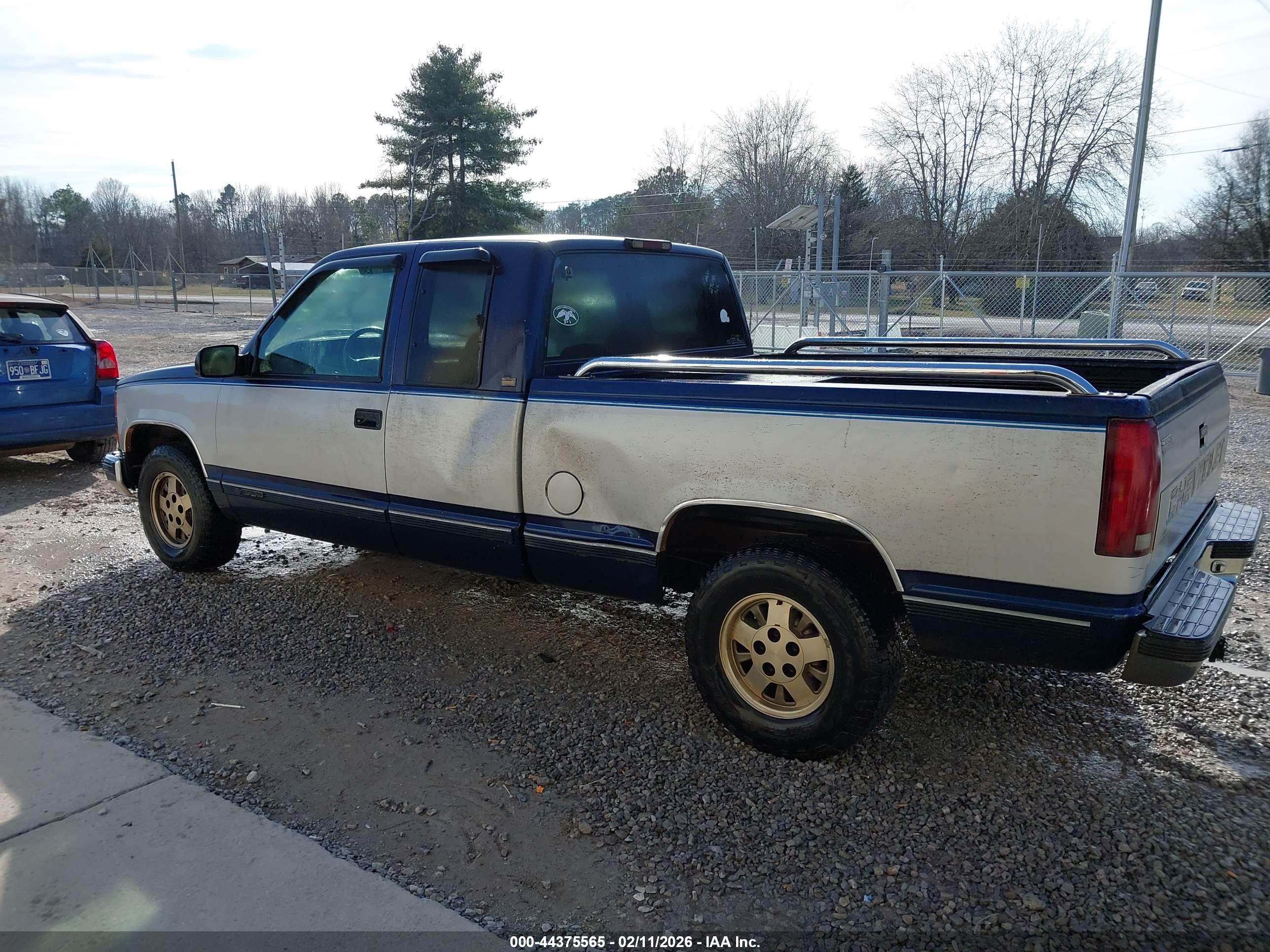 CHEVROLET GMT-400 image 6