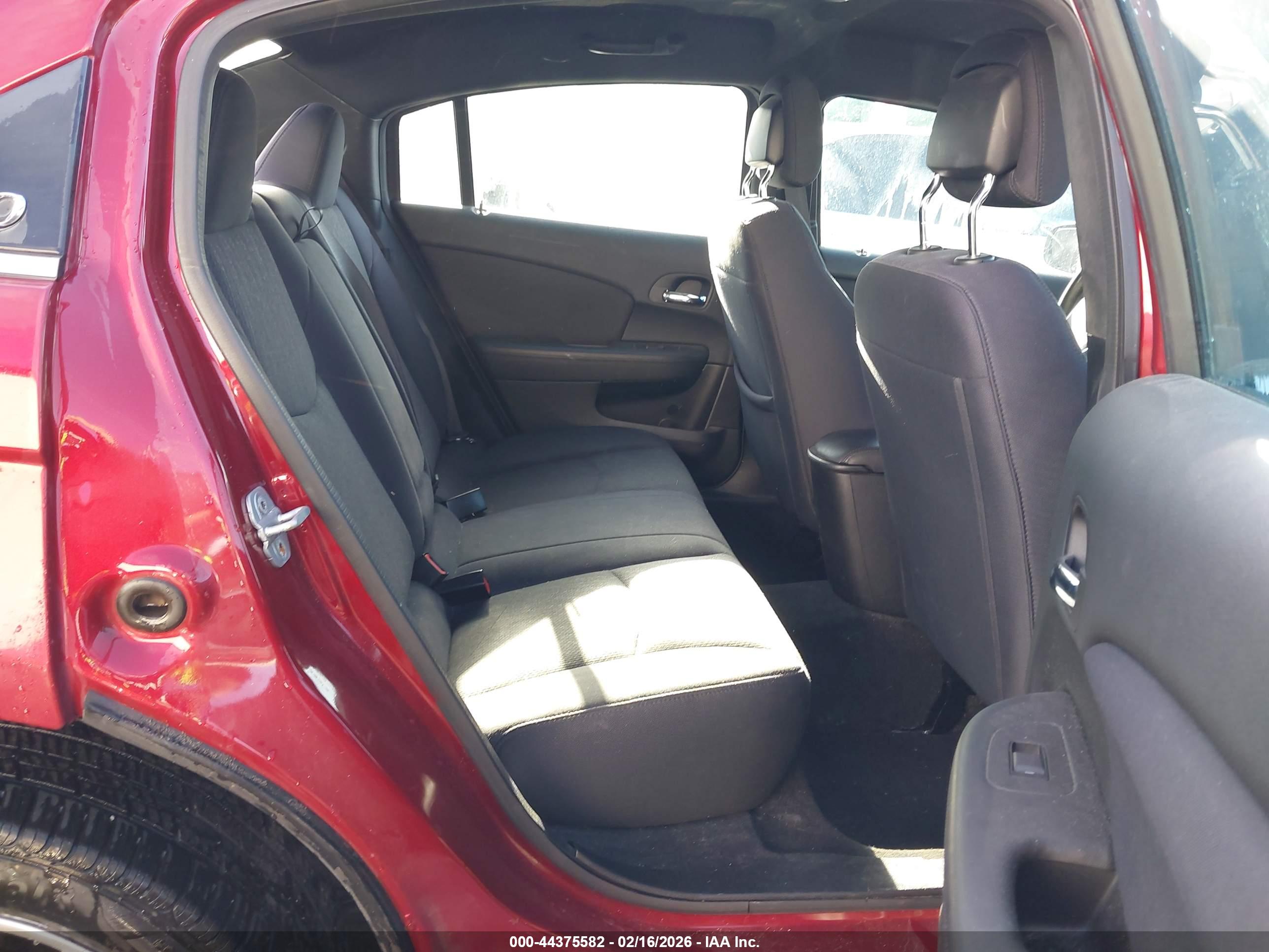 CHRYSLER 200 image 8
