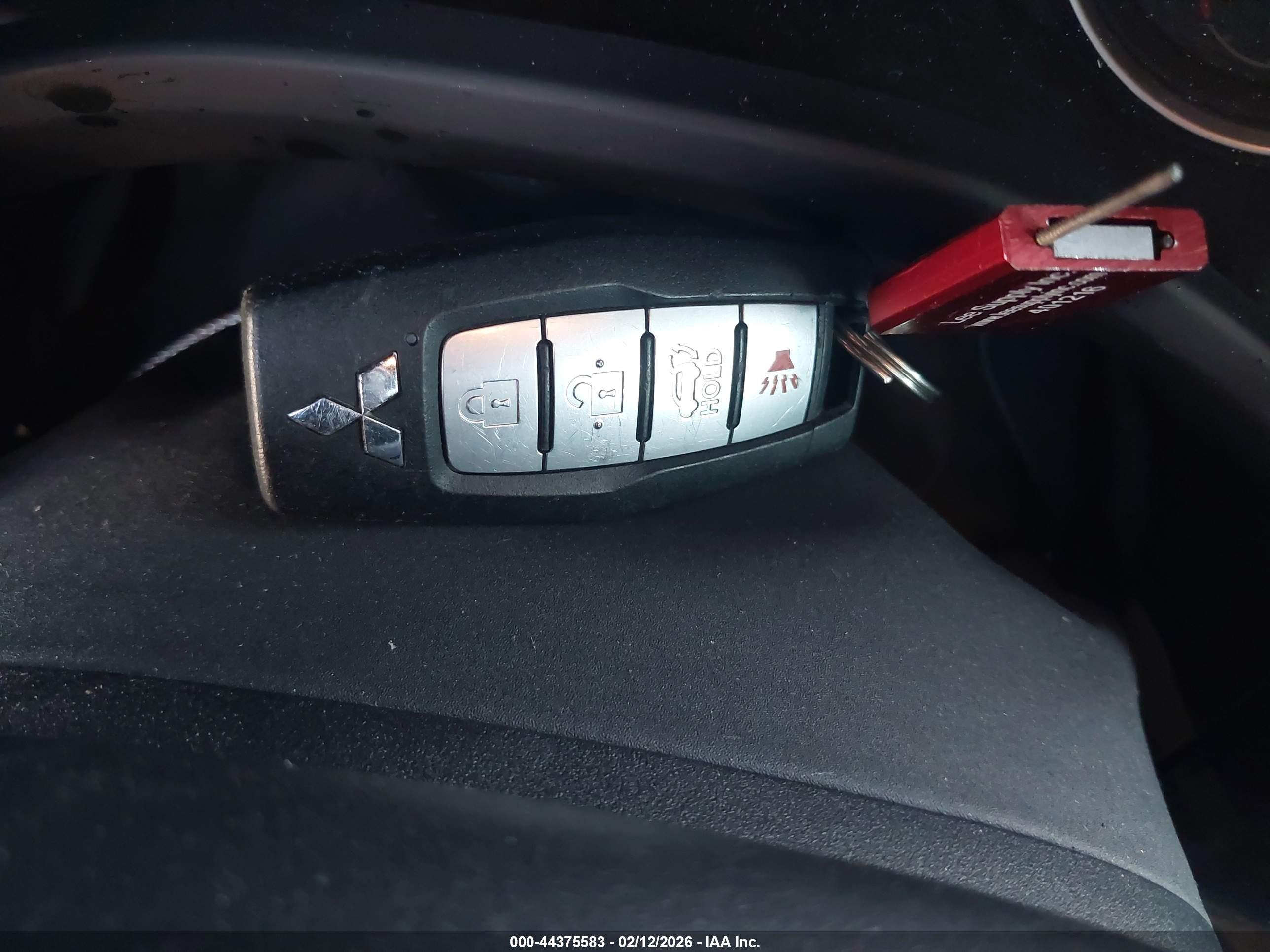 MITSUBISHI OUTLANDER image 11