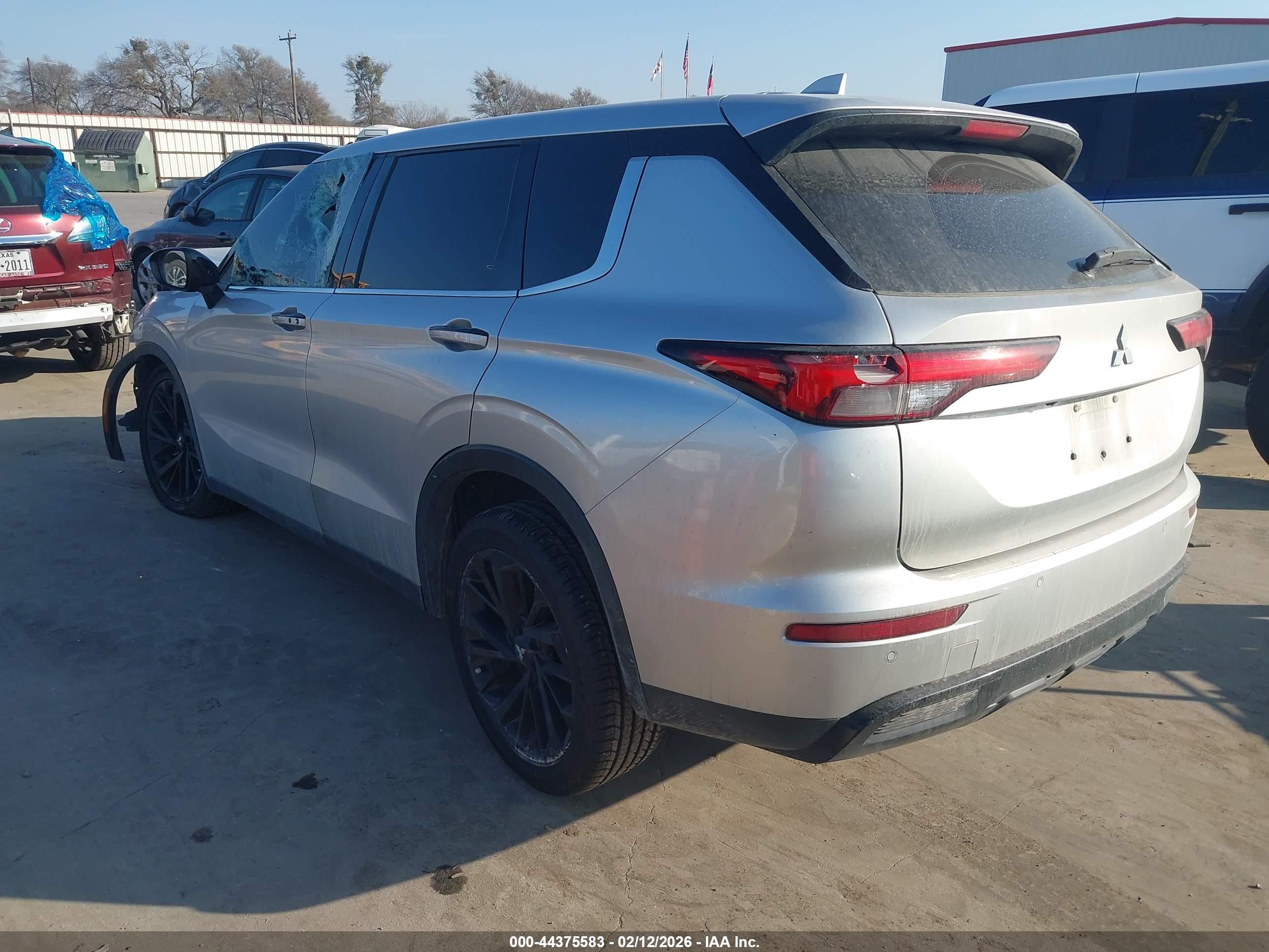 MITSUBISHI OUTLANDER image 3