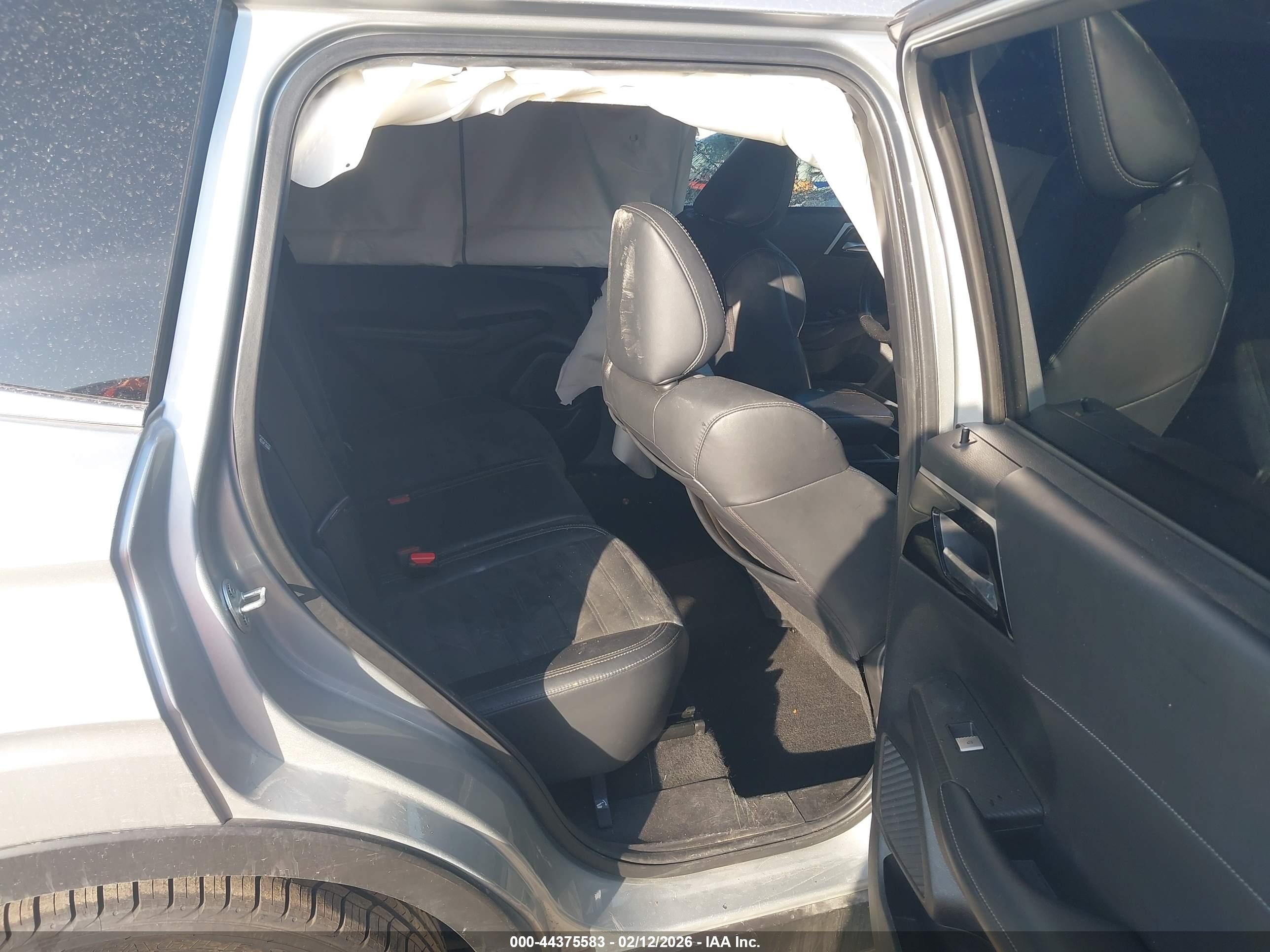 MITSUBISHI OUTLANDER image 8
