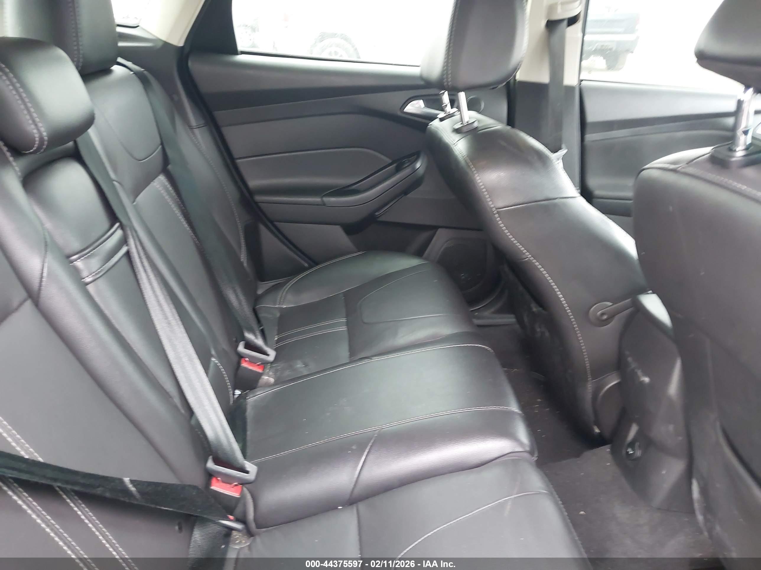 FORD FOCUS image 8