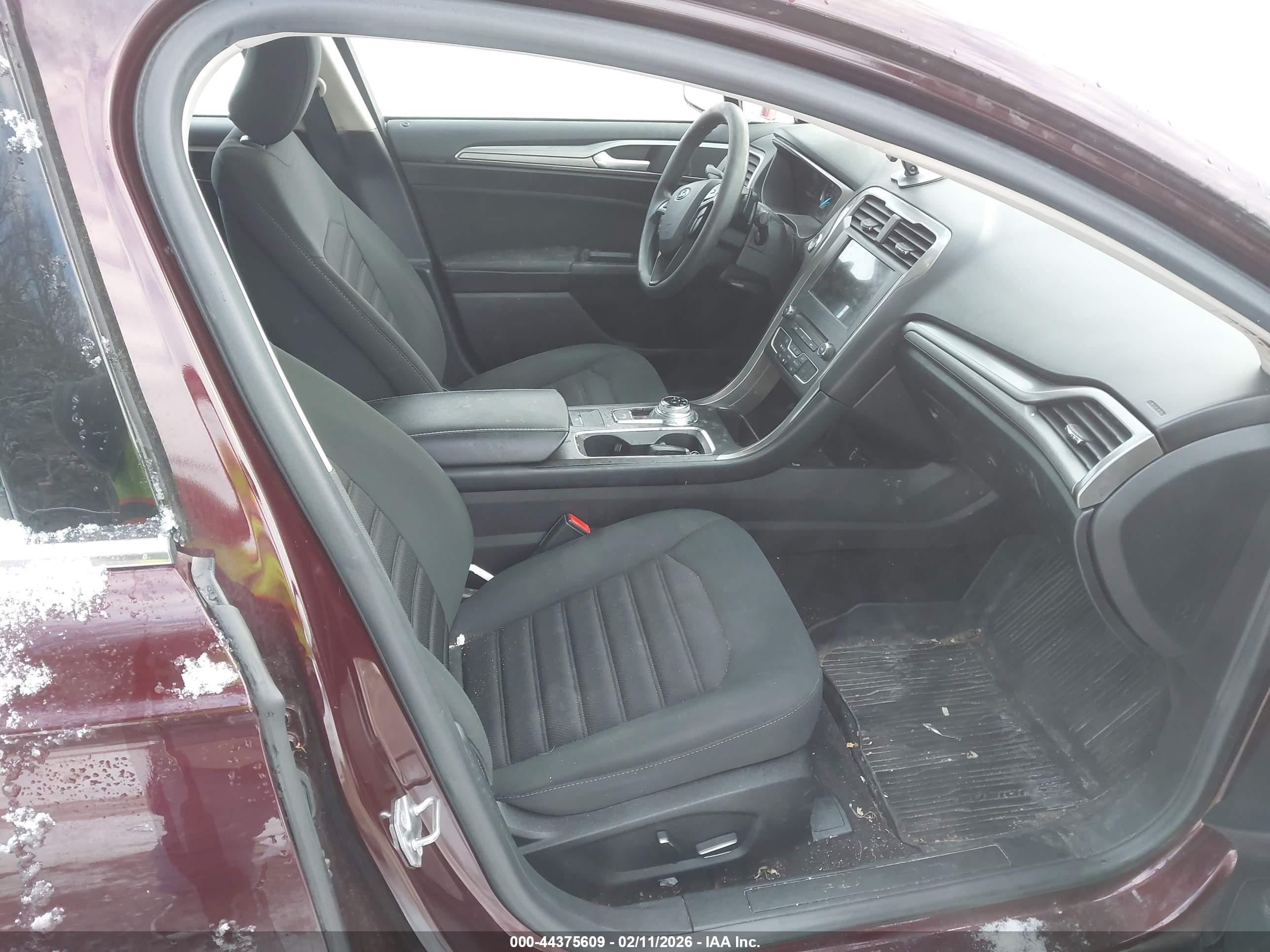 FORD FUSION image 5