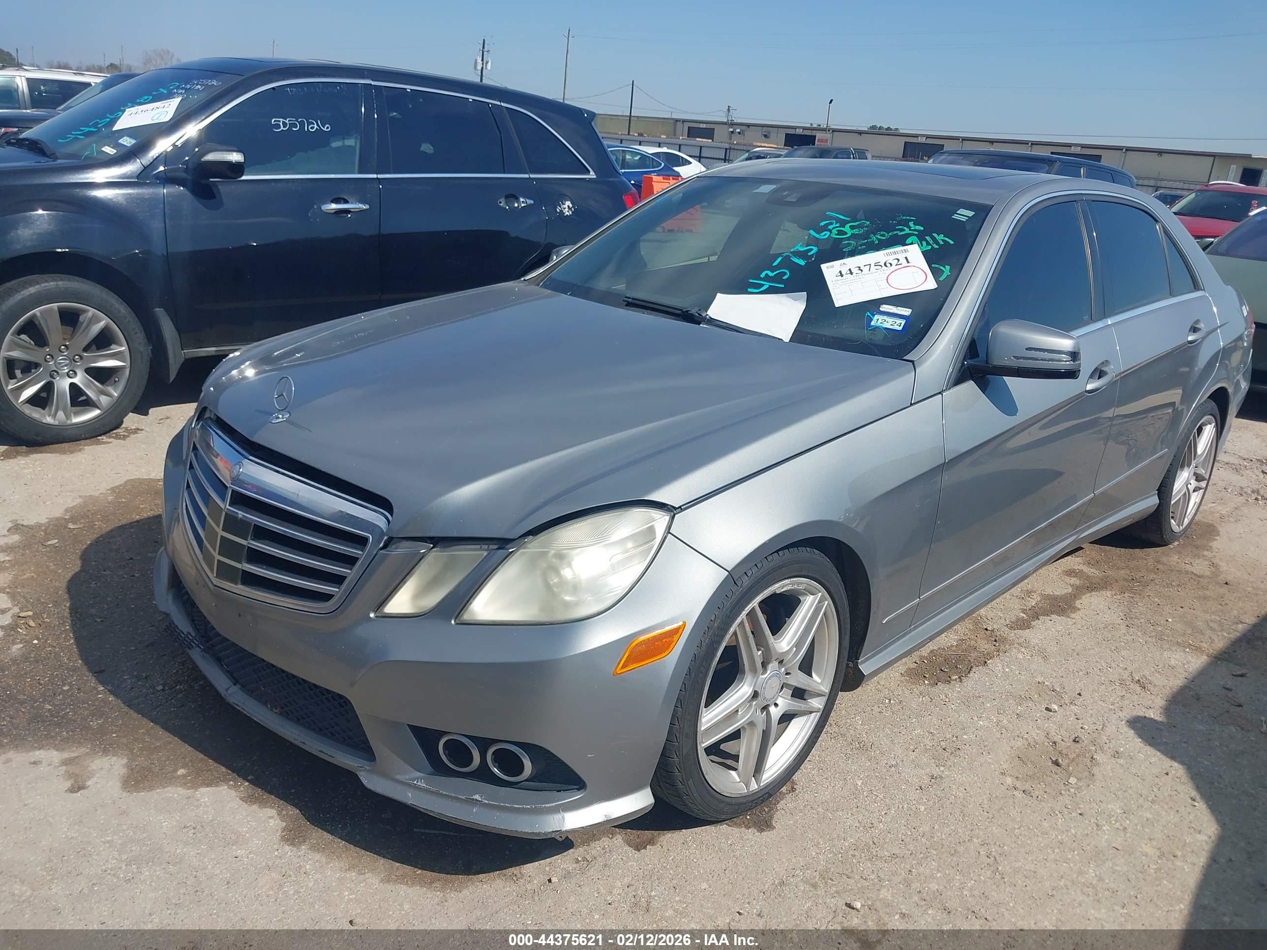 MERCEDES-BENZ E image 2