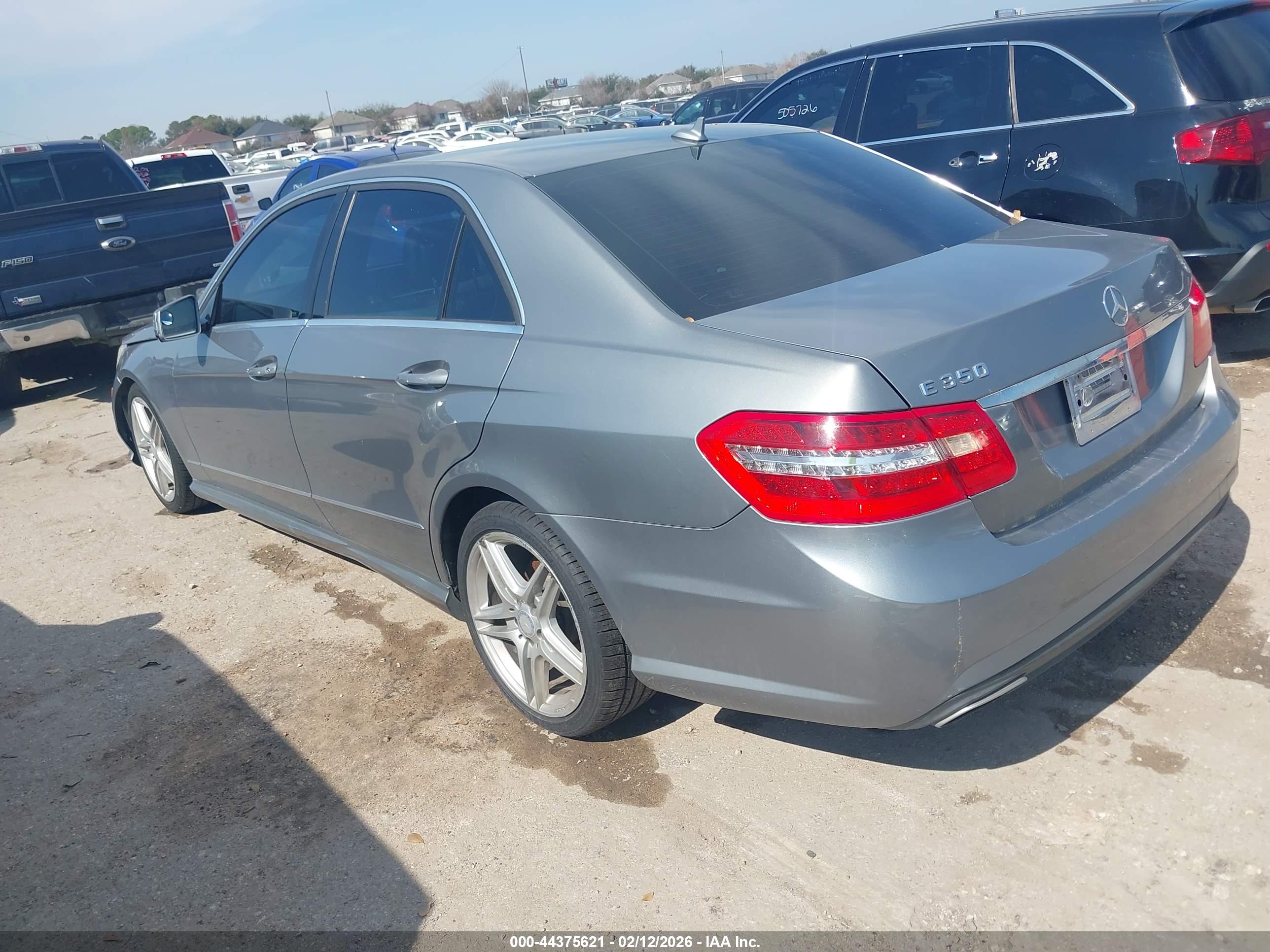 MERCEDES-BENZ E image 3