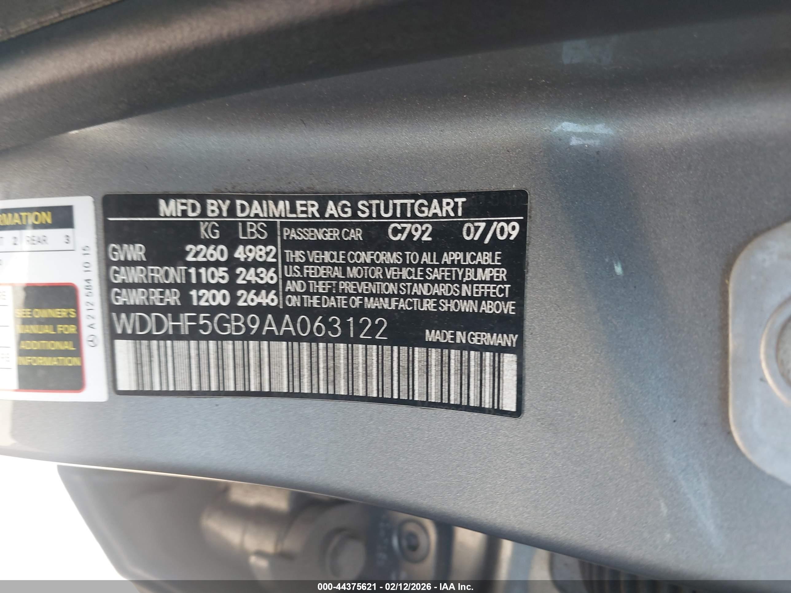 MERCEDES-BENZ E image 9