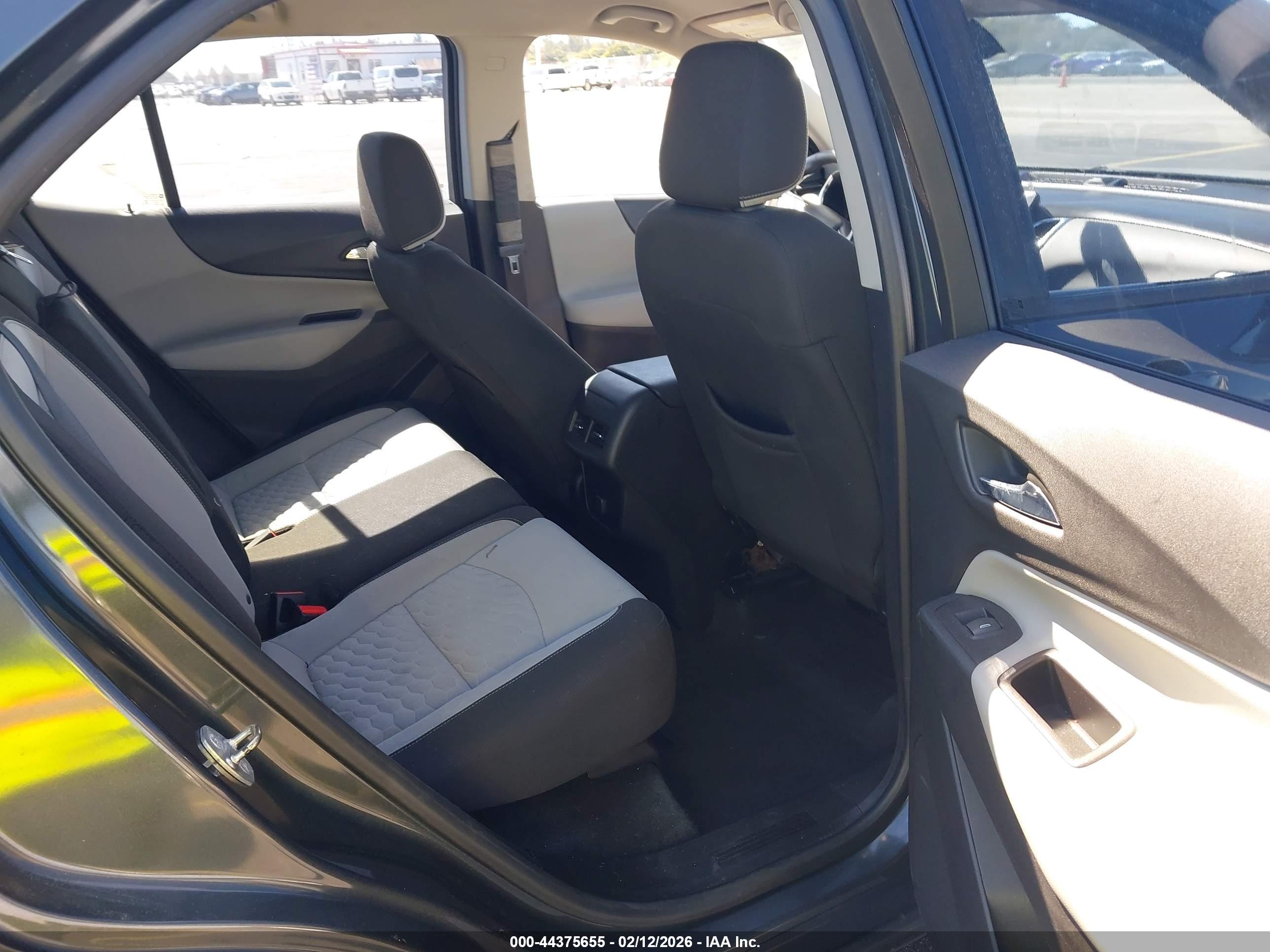 CHEVROLET EQUINOX image 8