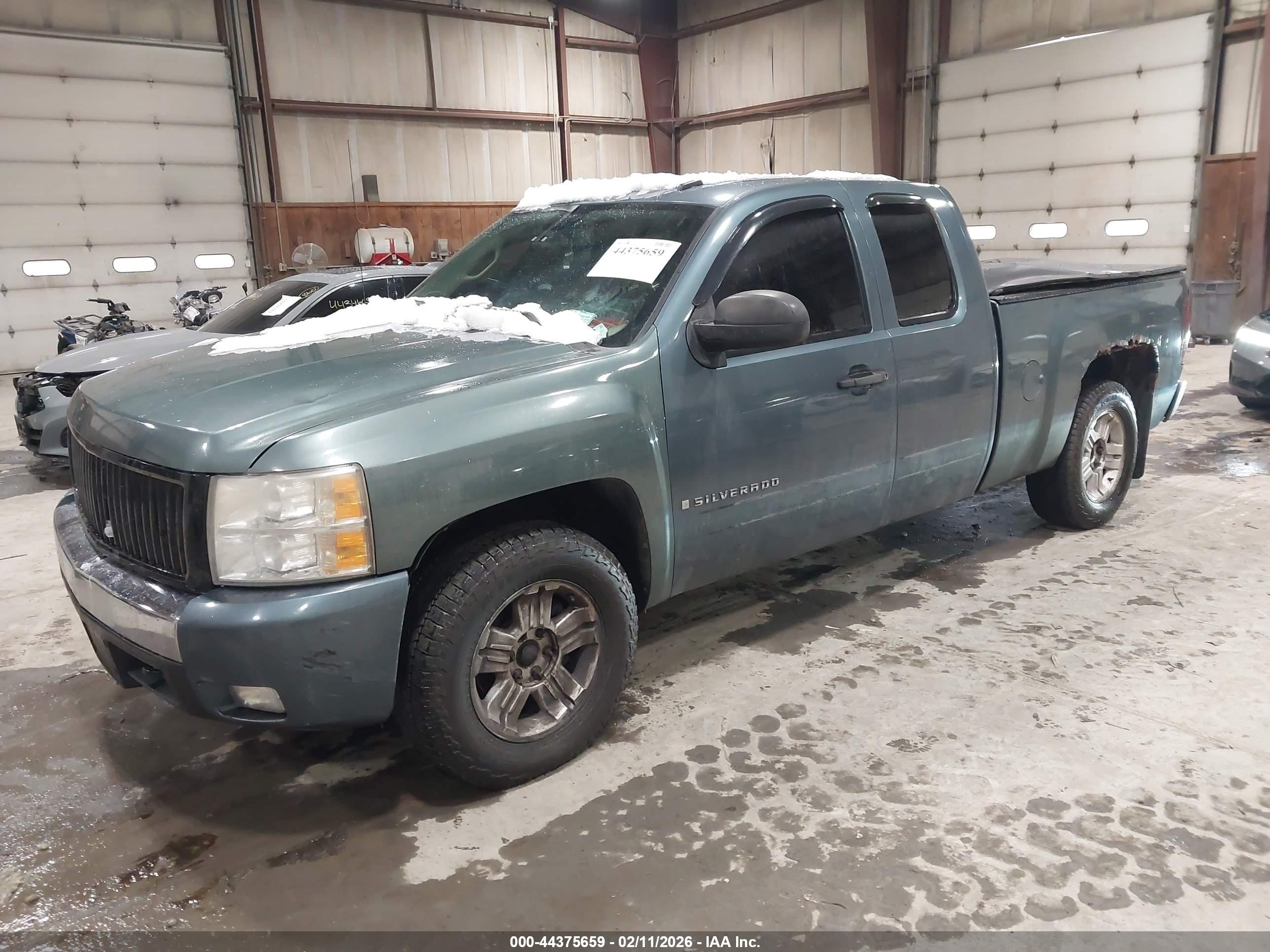 CHEVROLET SILVERADO image 2