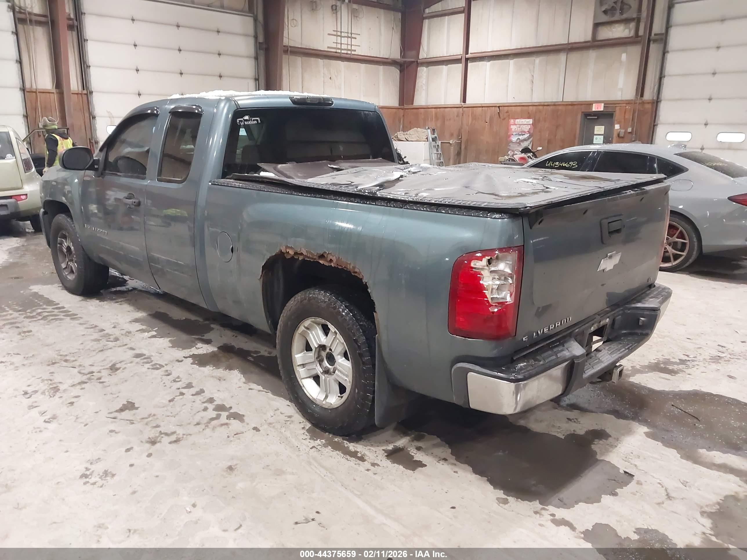 CHEVROLET SILVERADO image 3