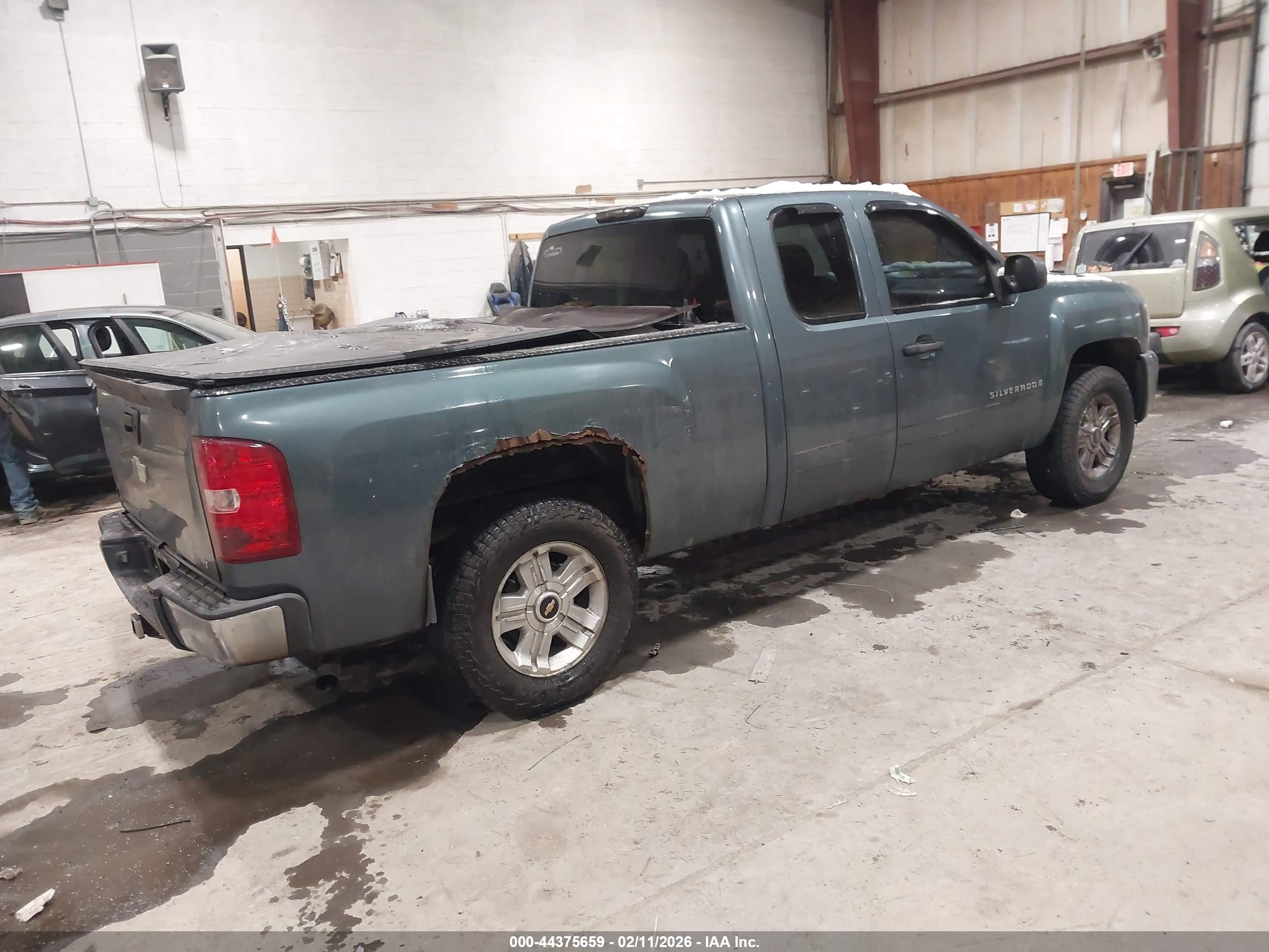 CHEVROLET SILVERADO image 4