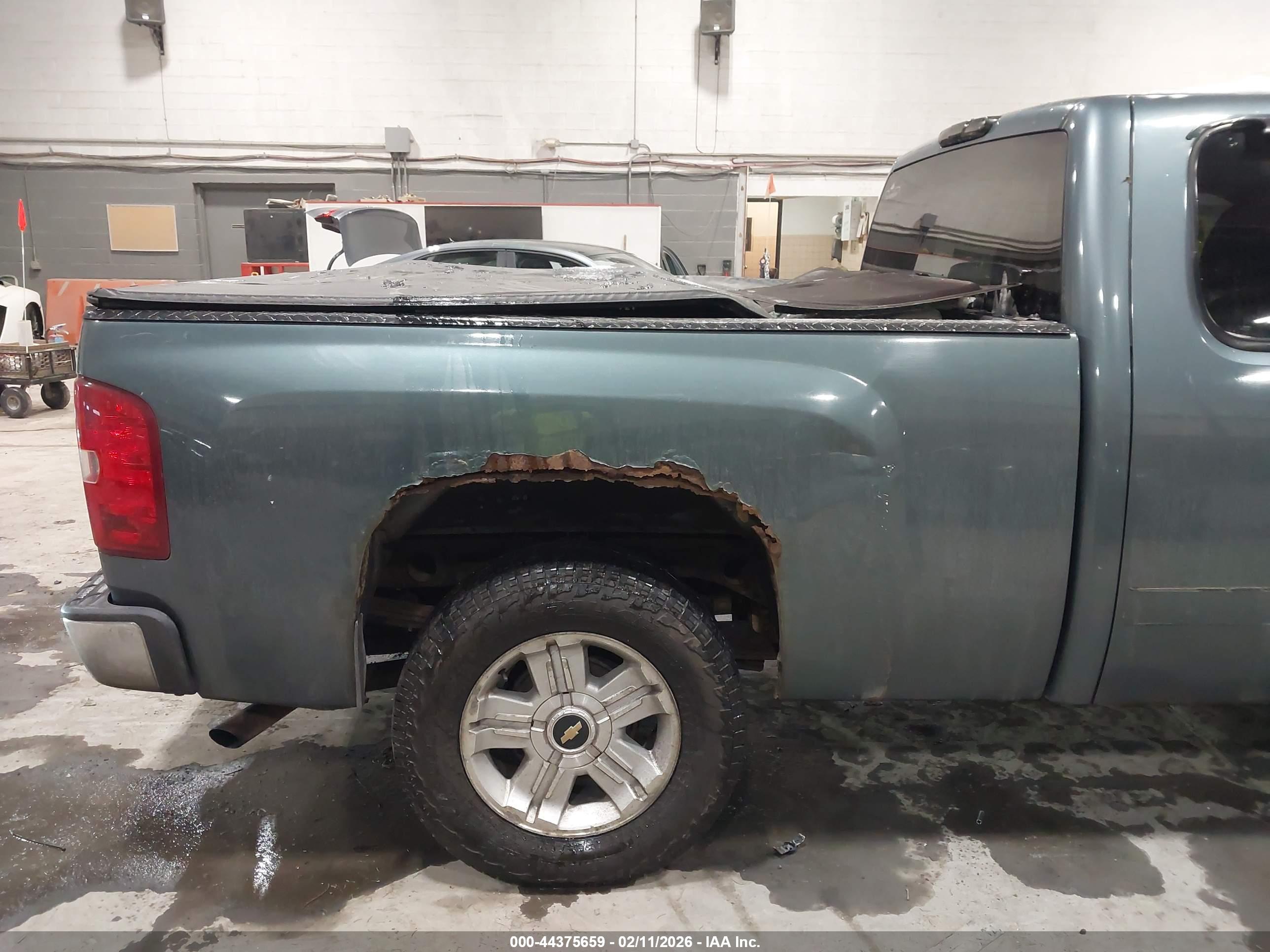 CHEVROLET SILVERADO image 6
