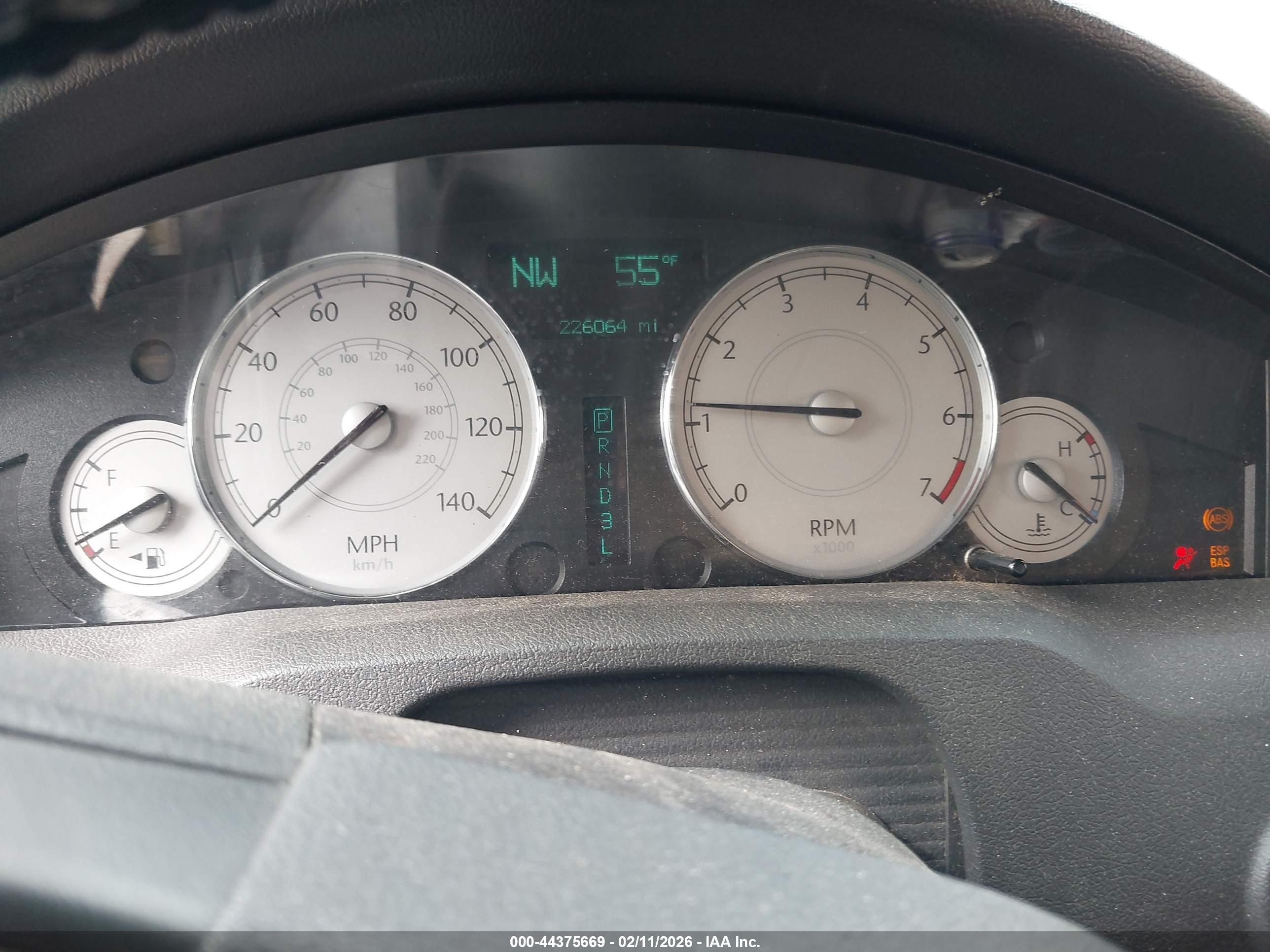 CHRYSLER 300 image 7