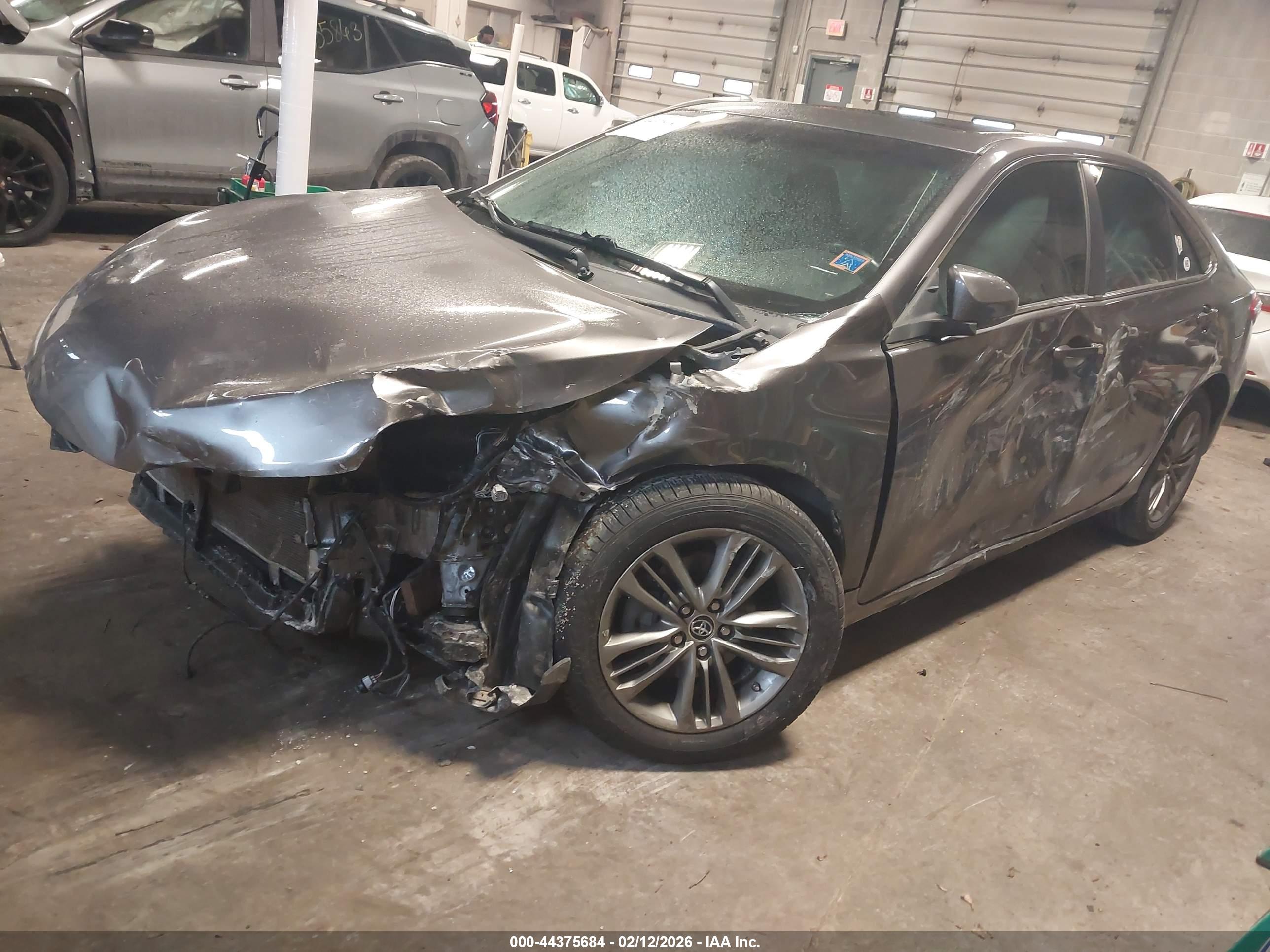 TOYOTA CAMRY image 2