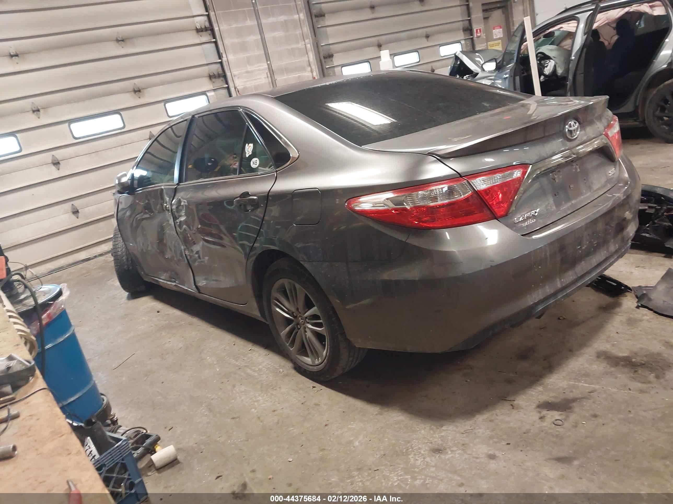 TOYOTA CAMRY image 3