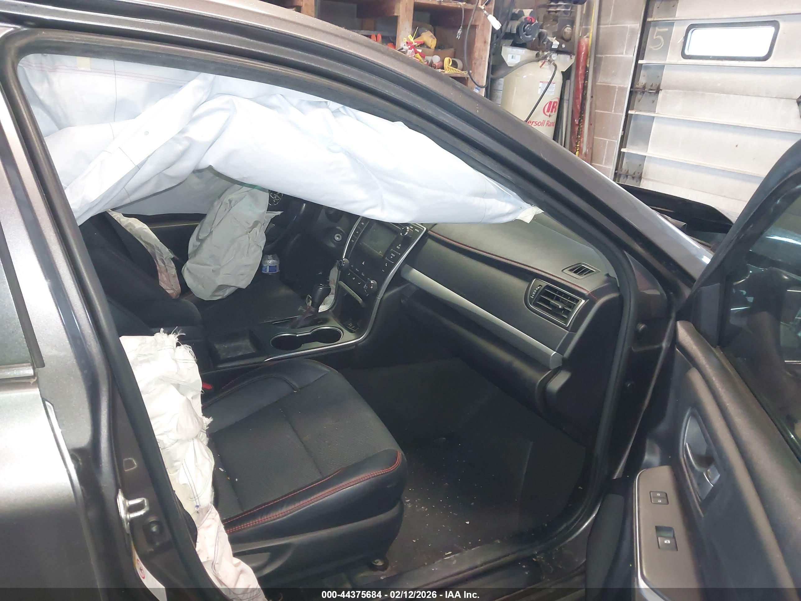 TOYOTA CAMRY image 5