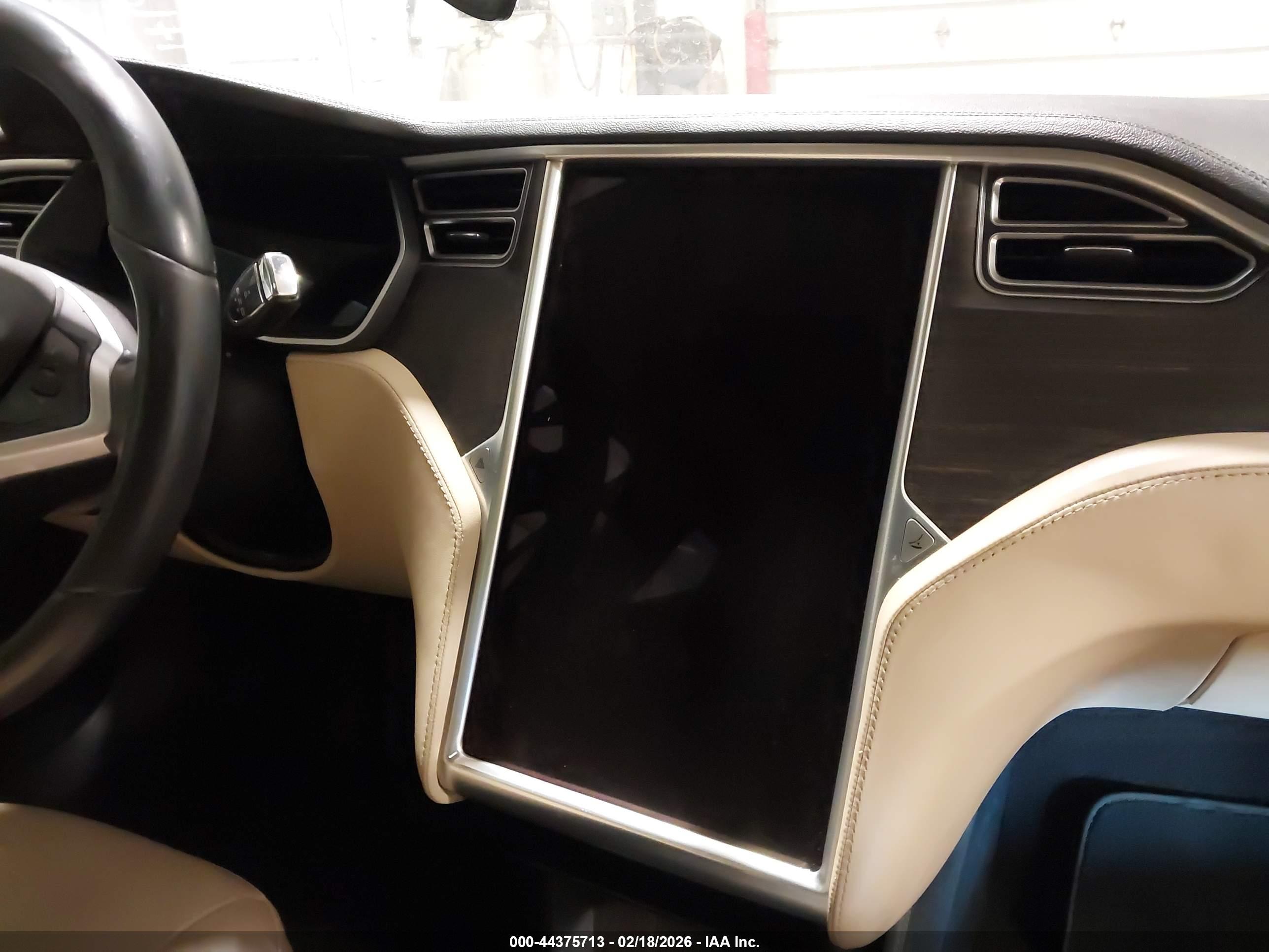 TESLA MODEL image 7