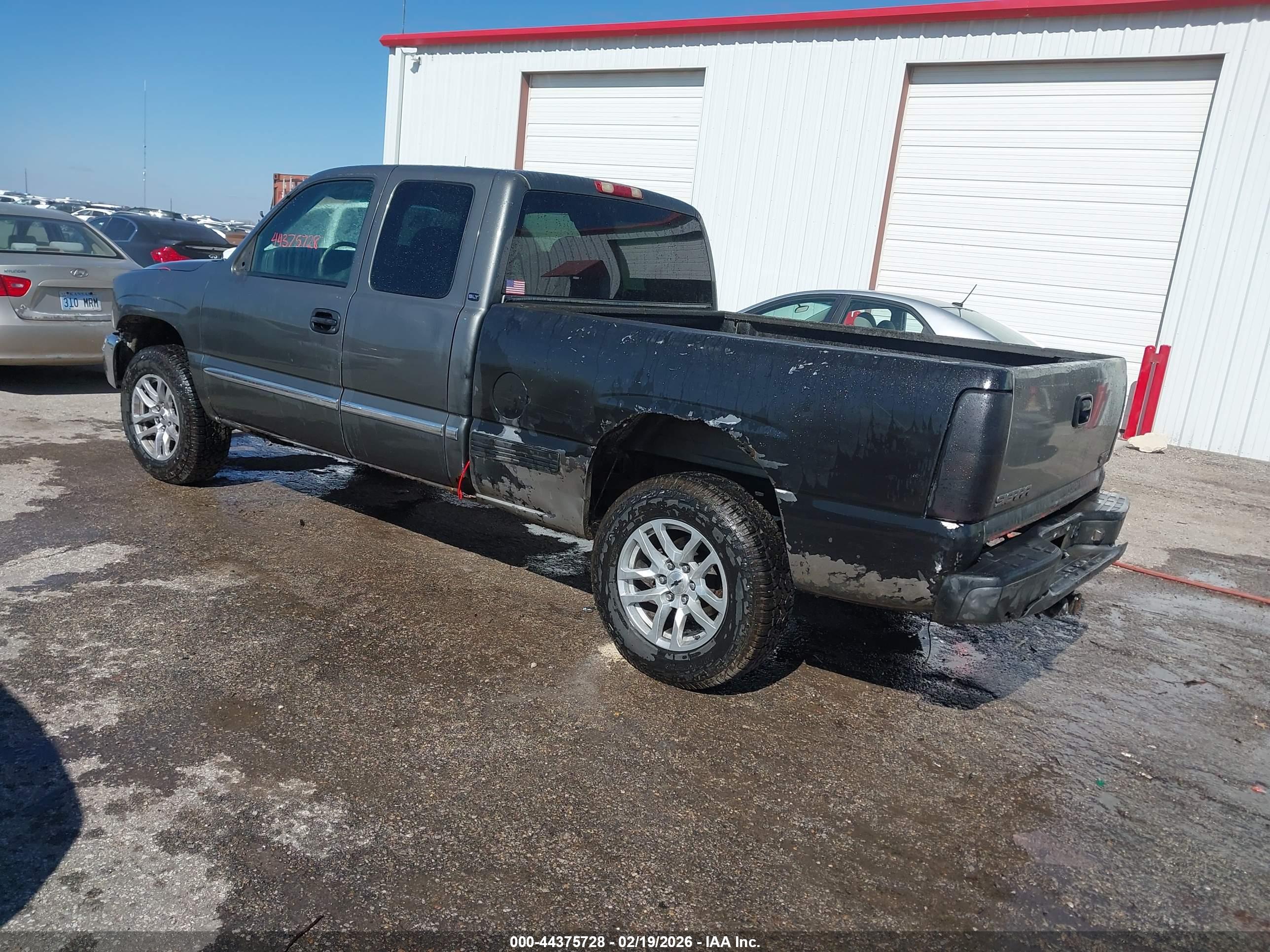 GMC SIERRA image 3