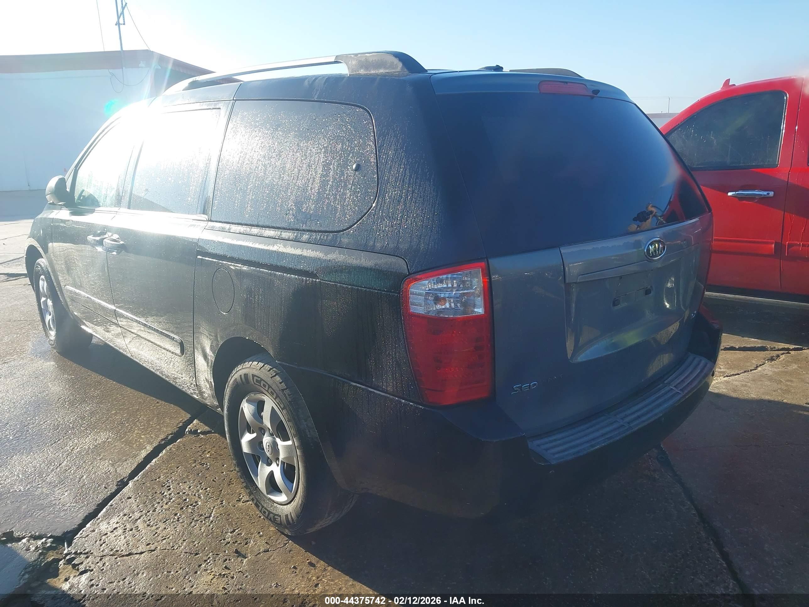 KIA SEDONA image 3