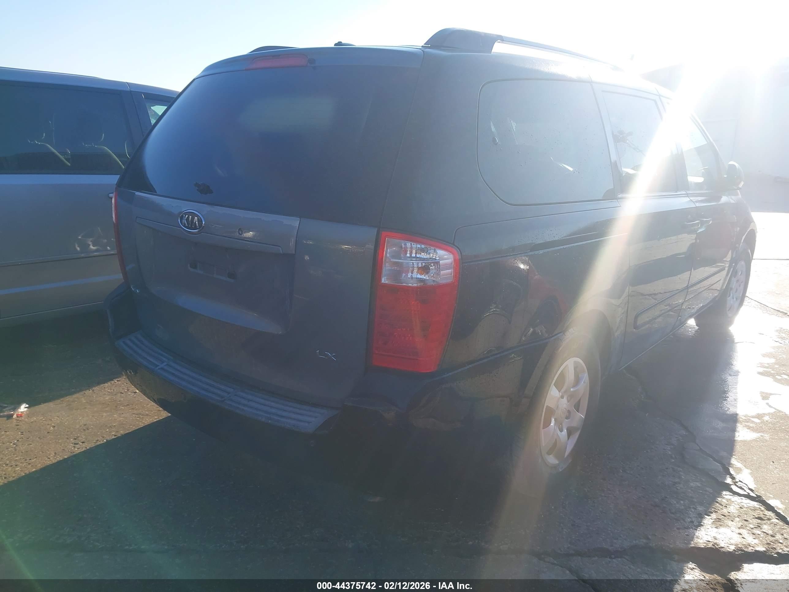 KIA SEDONA image 4