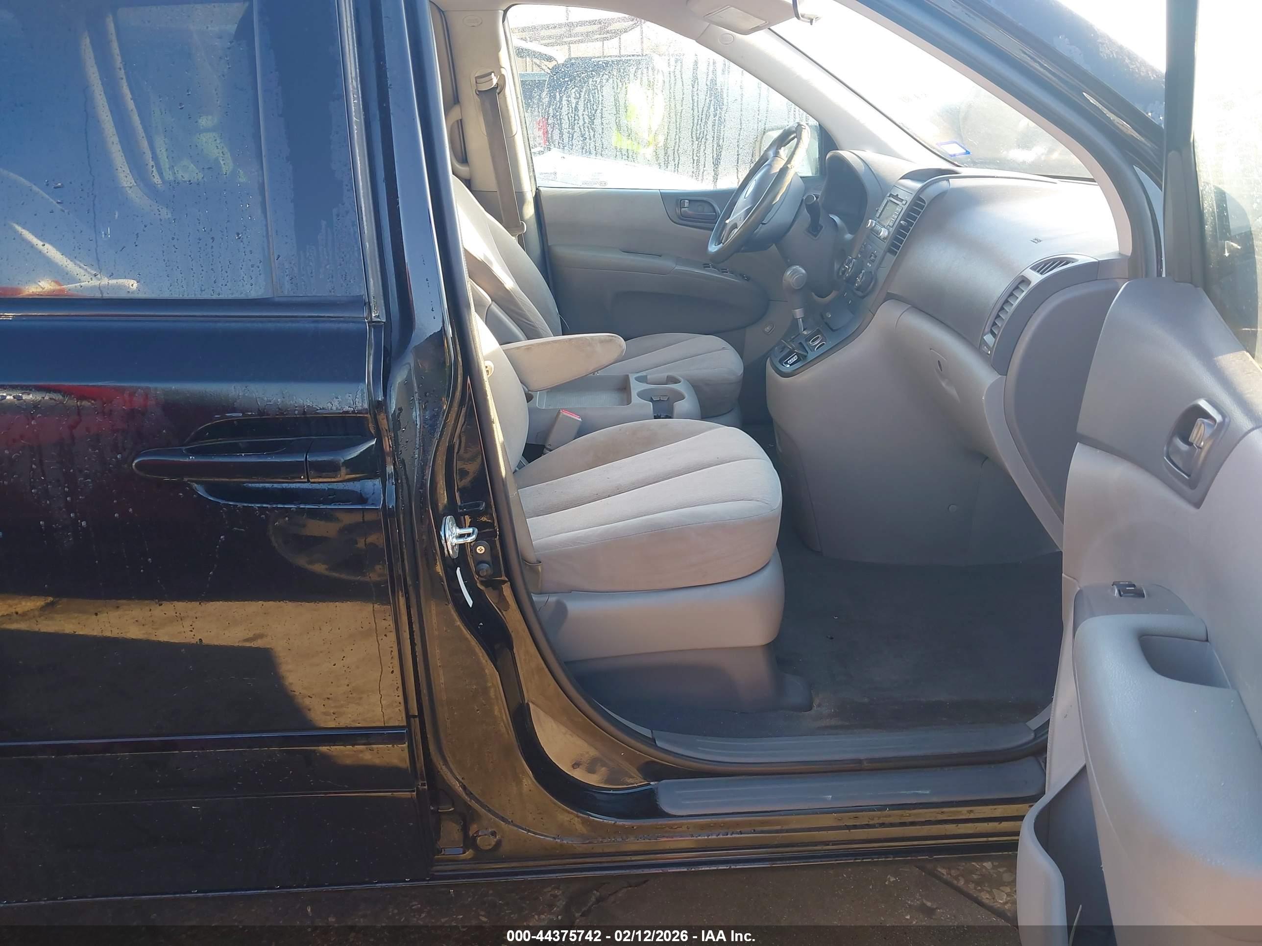 KIA SEDONA image 5