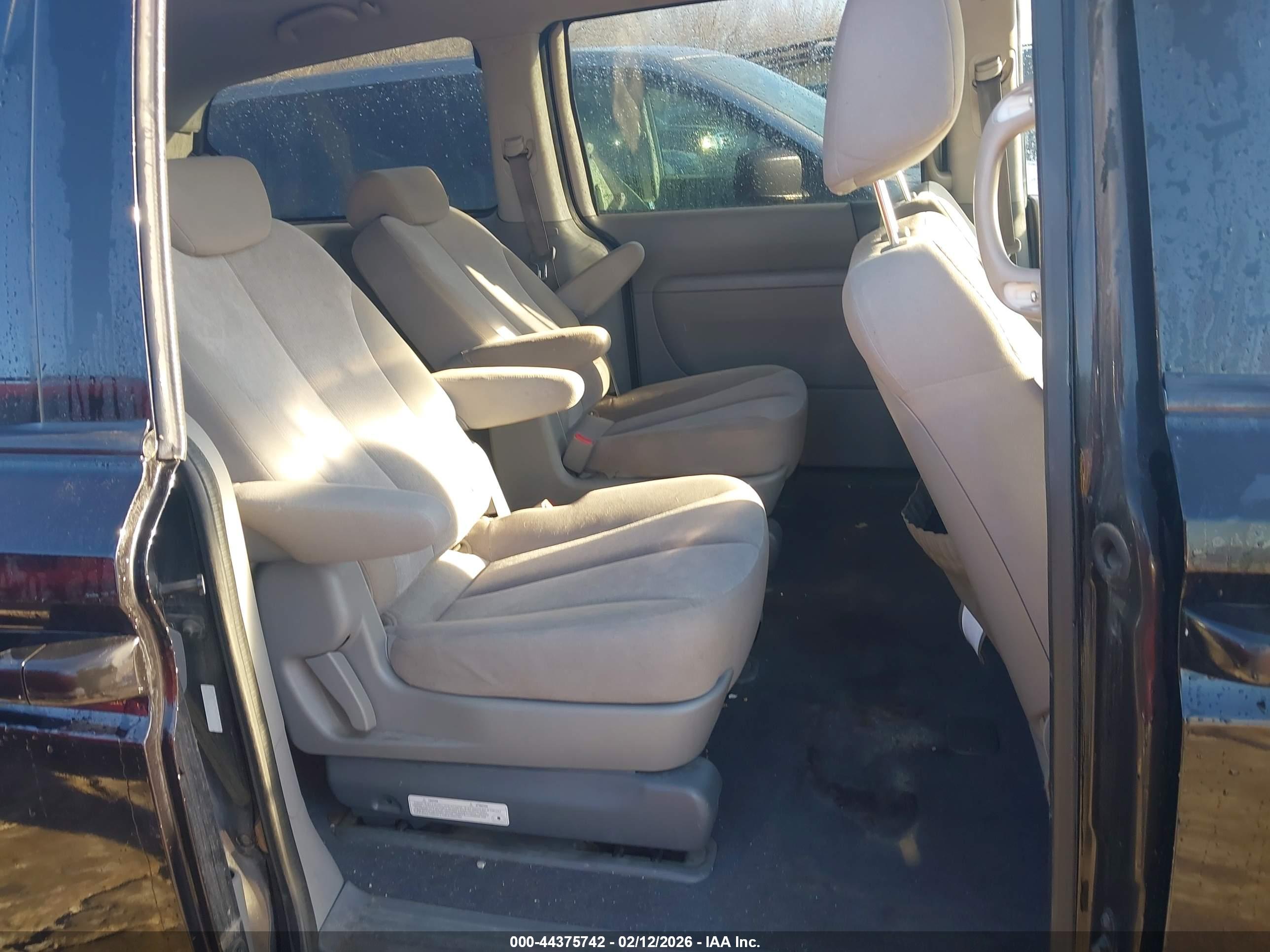 KIA SEDONA image 8