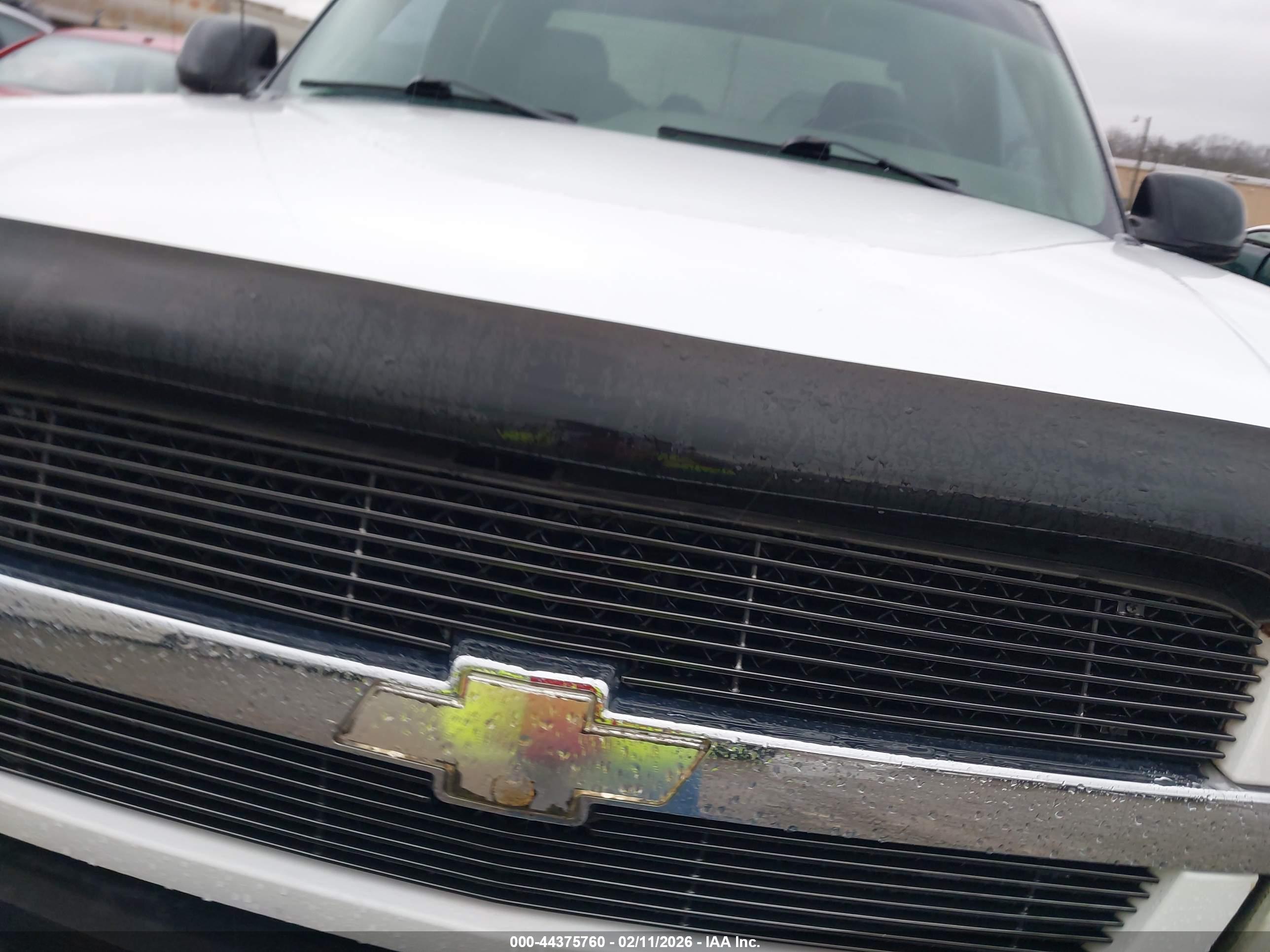 CHEVROLET SILVERADO image 10