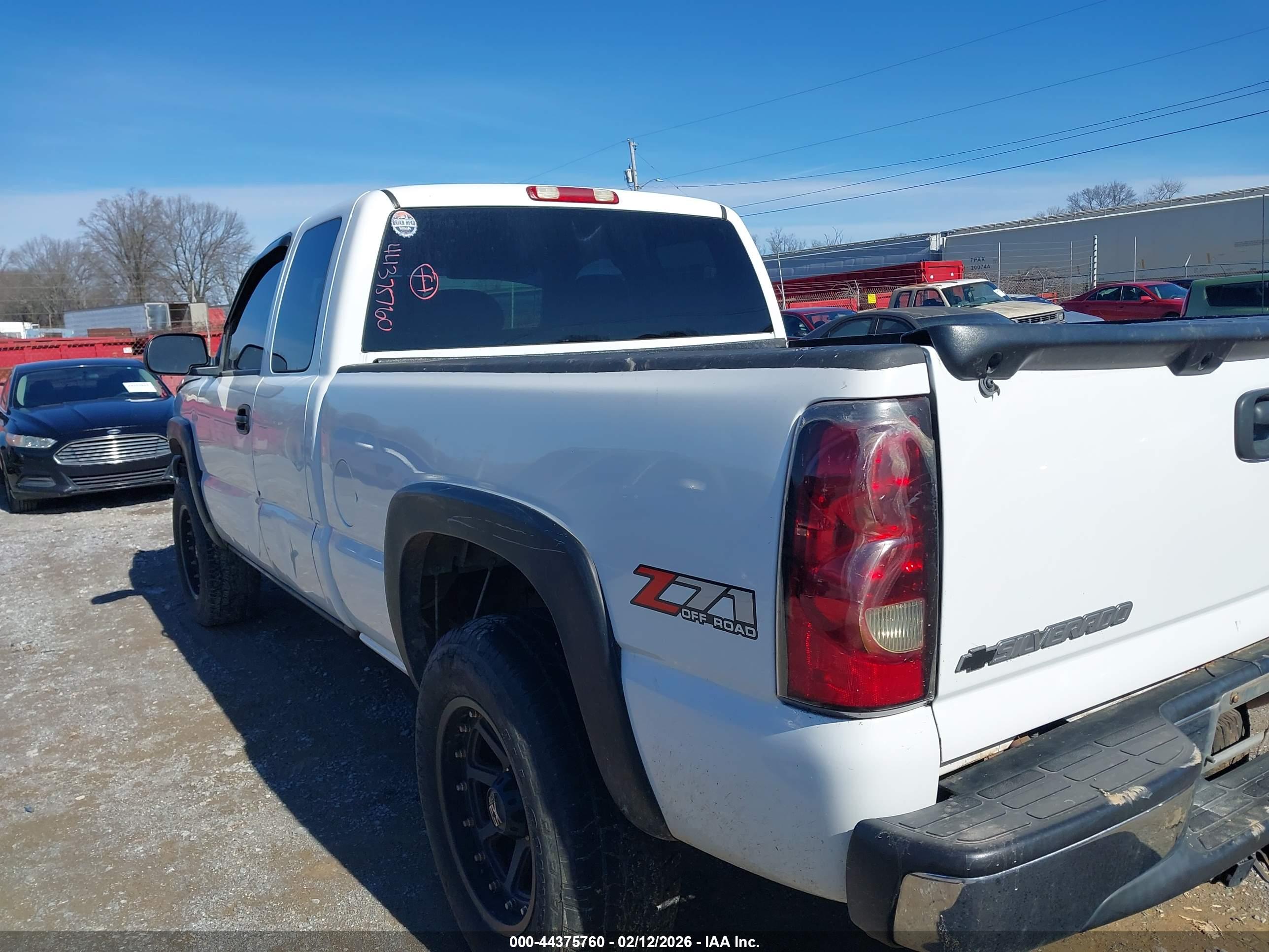 CHEVROLET SILVERADO image 3