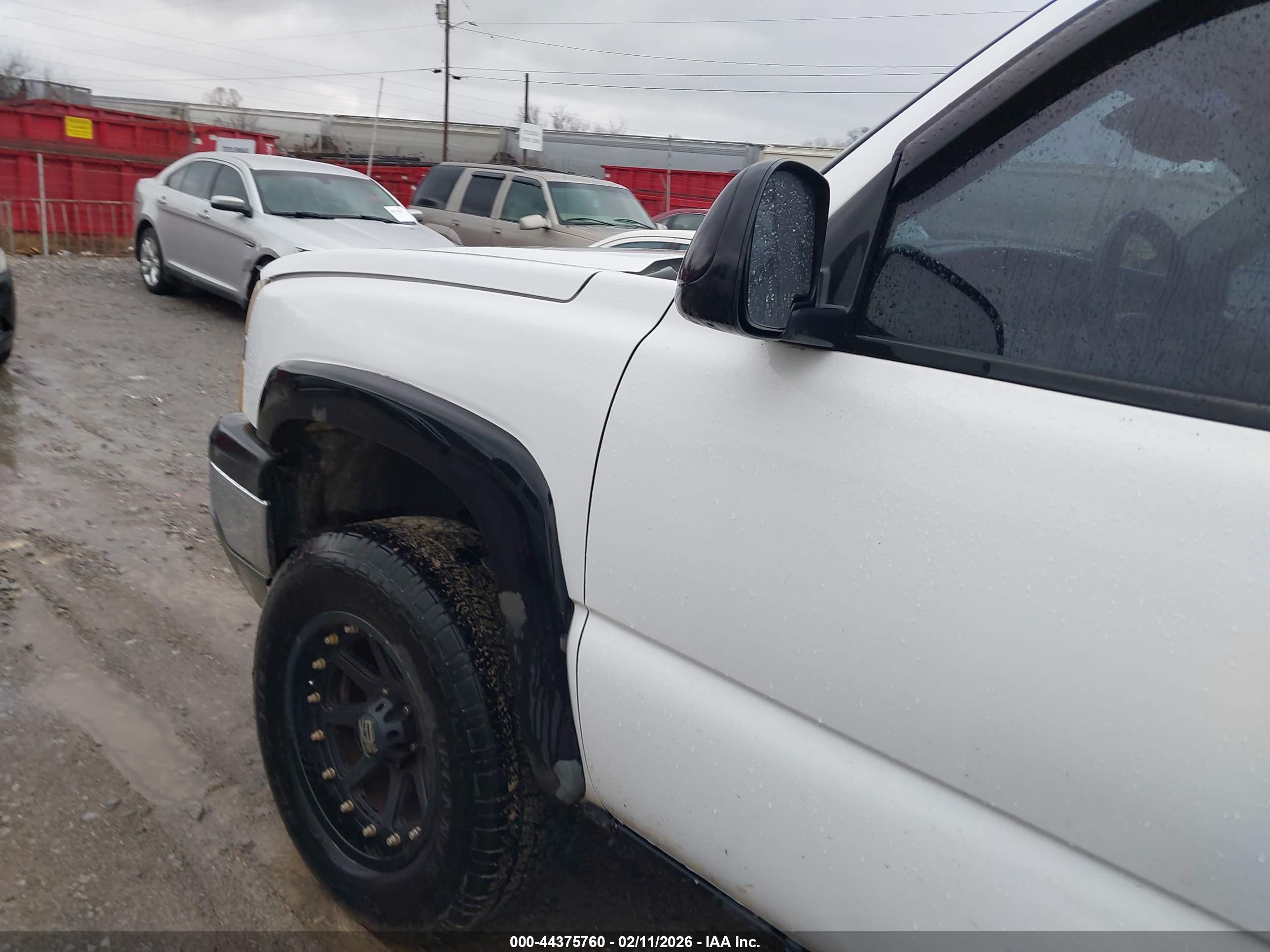 CHEVROLET SILVERADO image 6
