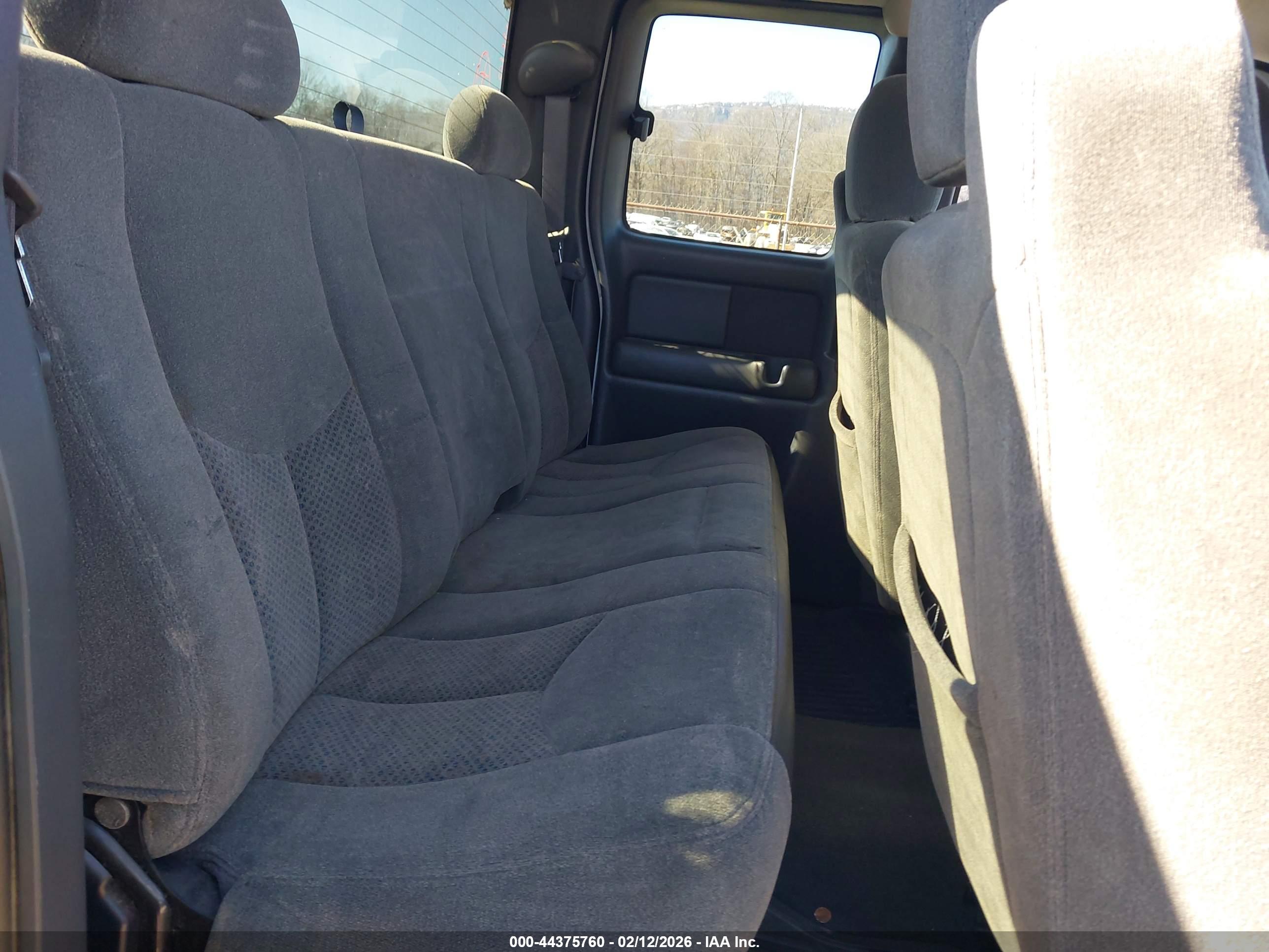 CHEVROLET SILVERADO image 8