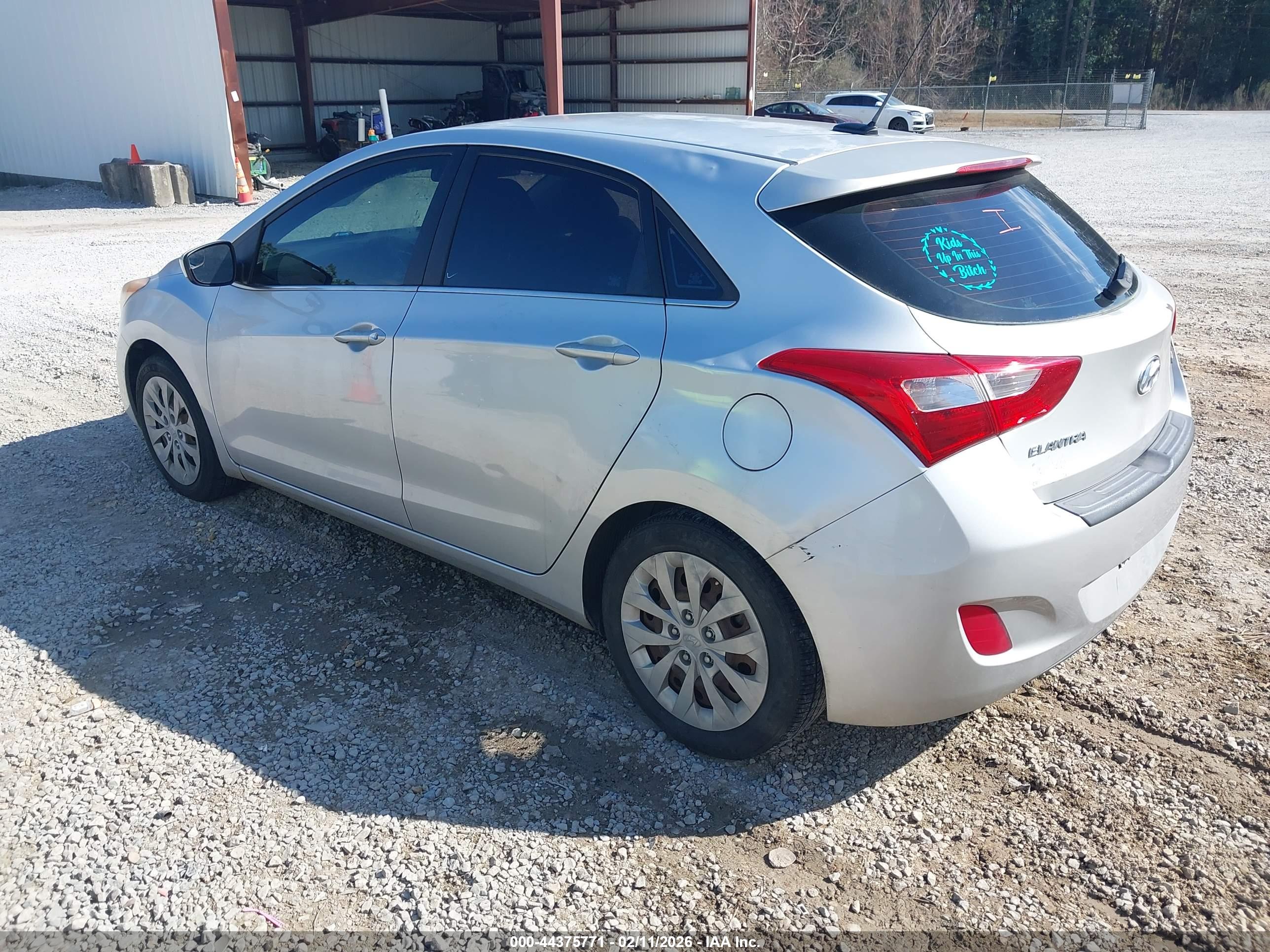 HYUNDAI ELANTRA image 3