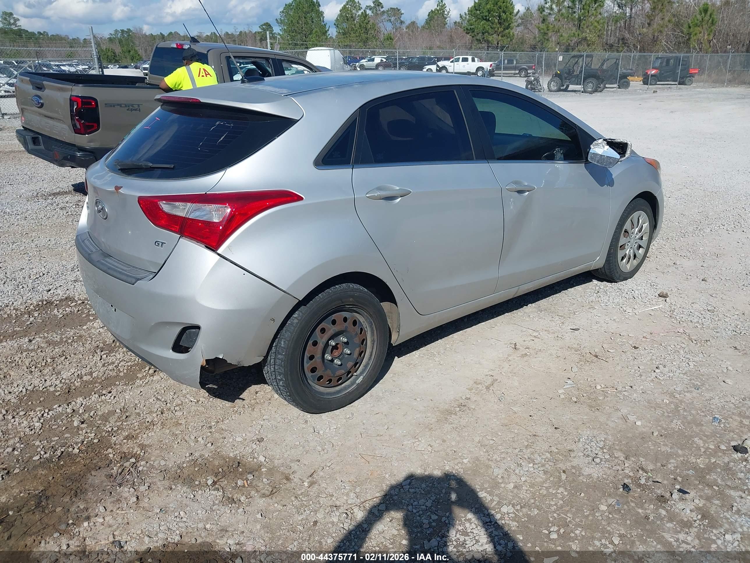HYUNDAI ELANTRA image 4