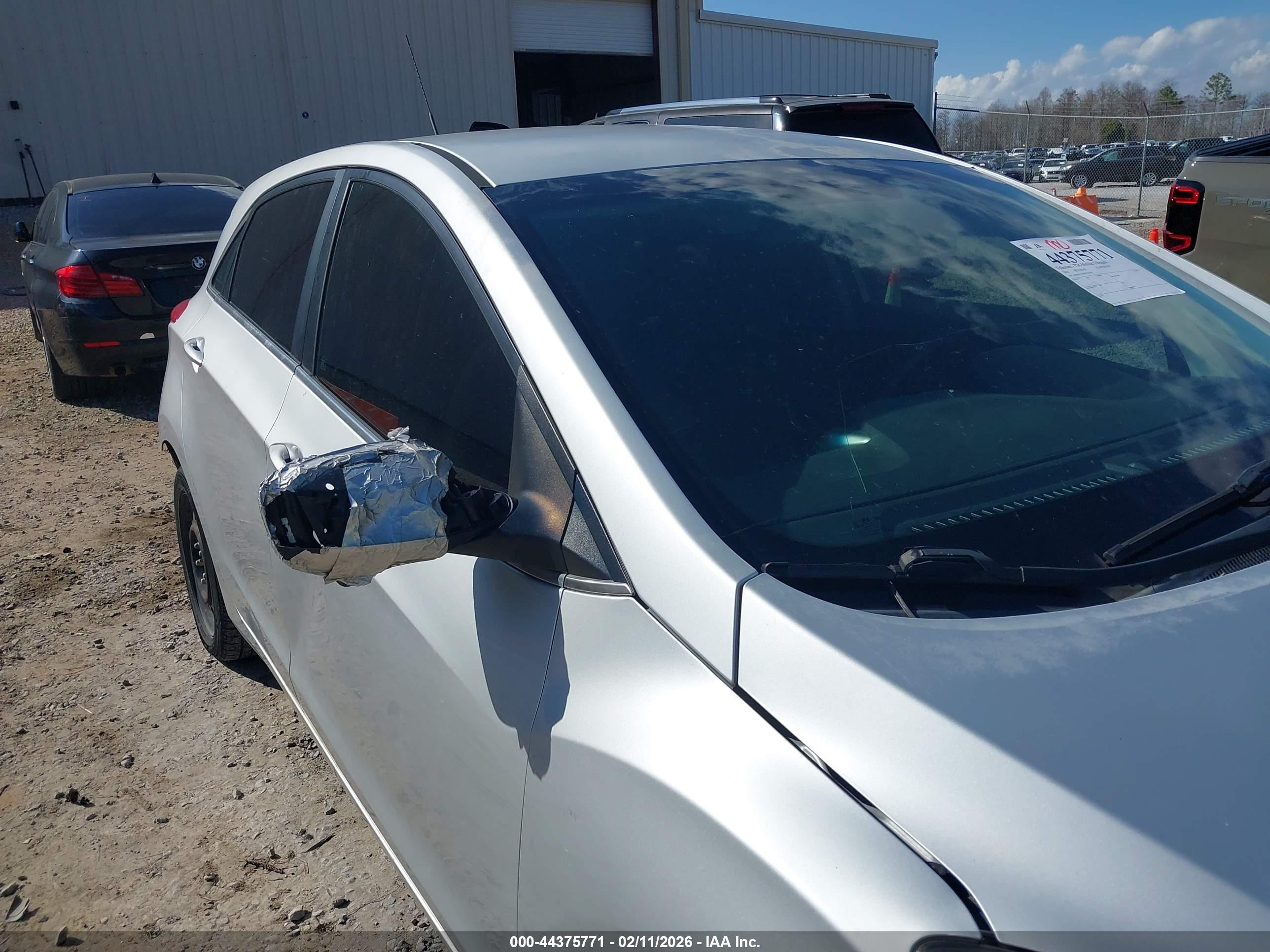 HYUNDAI ELANTRA image 6